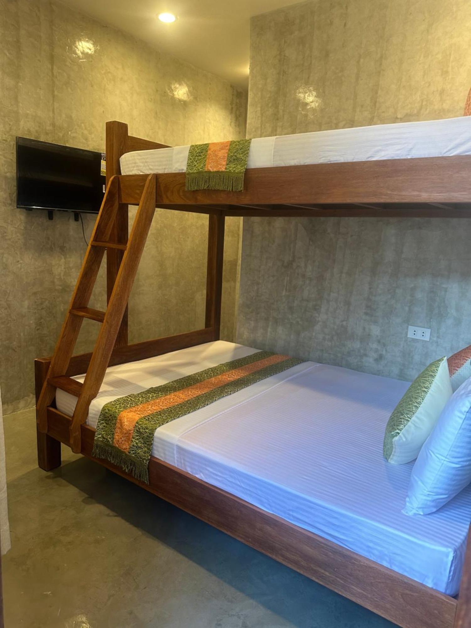 Rl Harbor Annex Hotel 2*