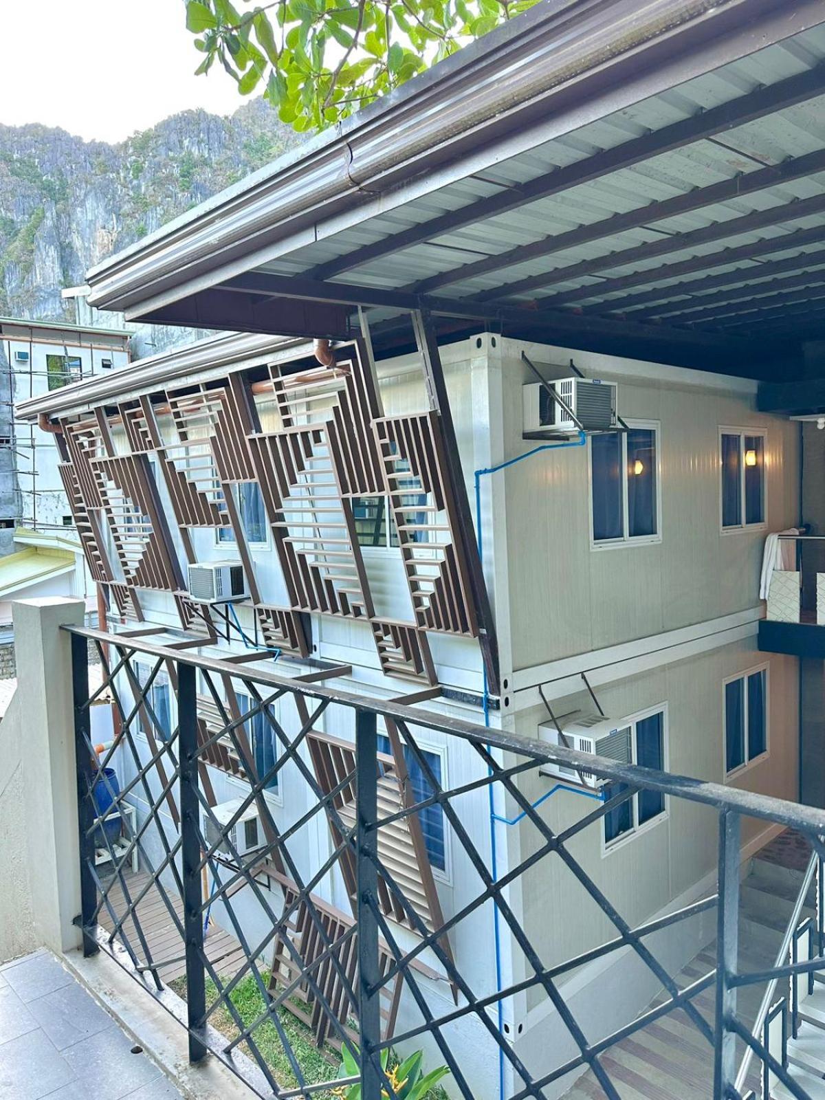 The Continental Hostel El Nido