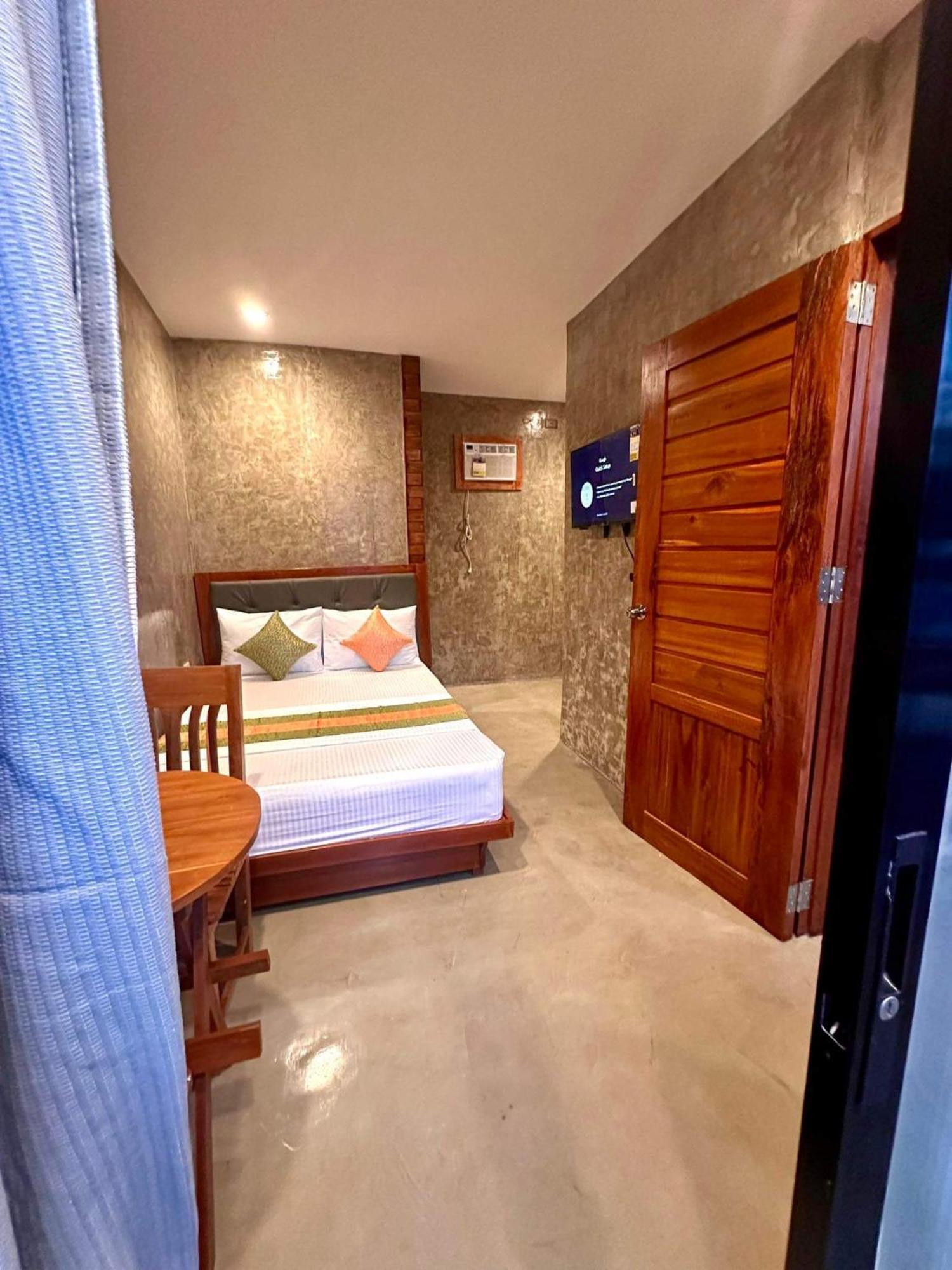 Rl Harbor Annex Hotel