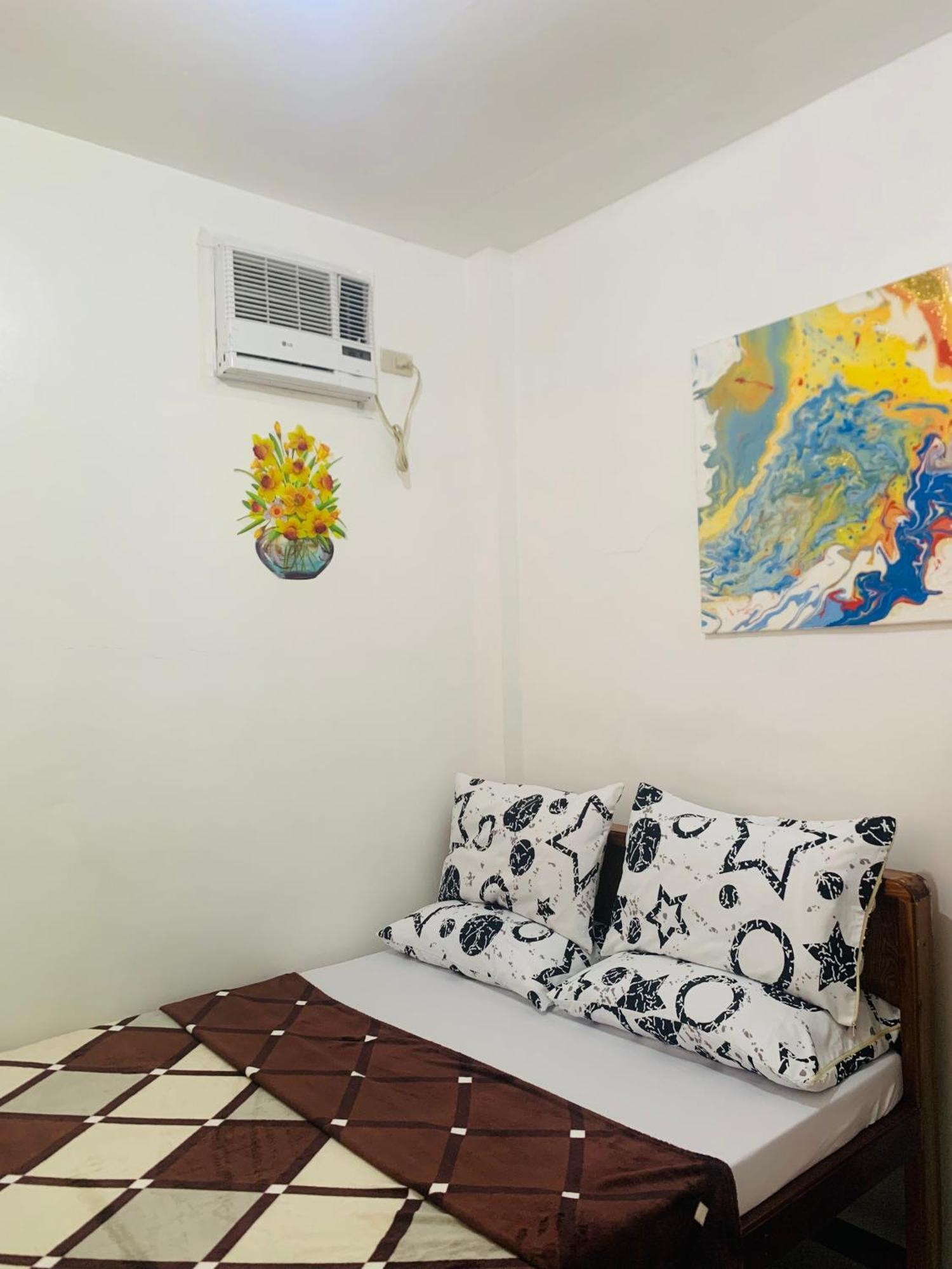 Queen's 4 Apartment