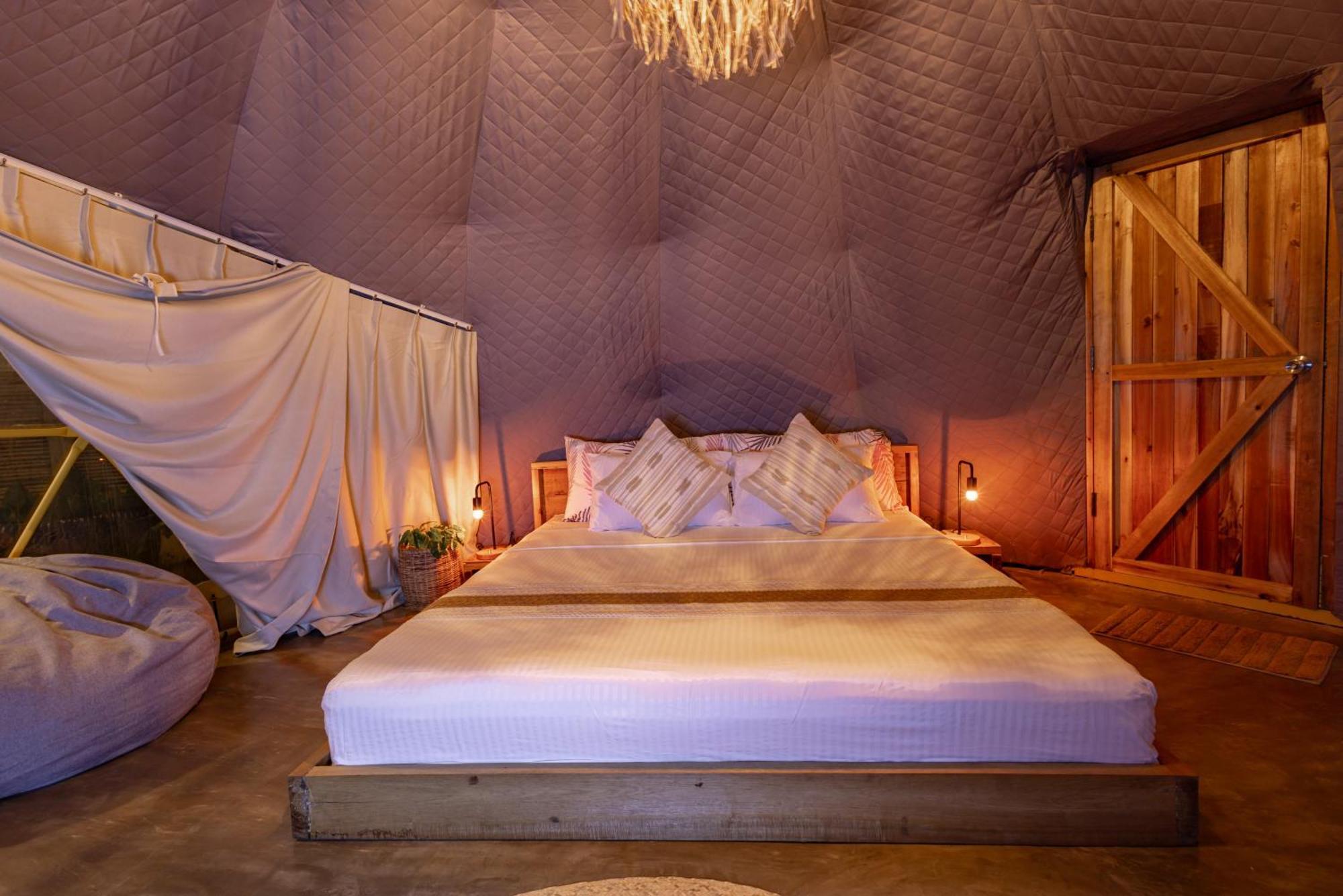 Domes And Dreams Lio Glamping Luxury tent *