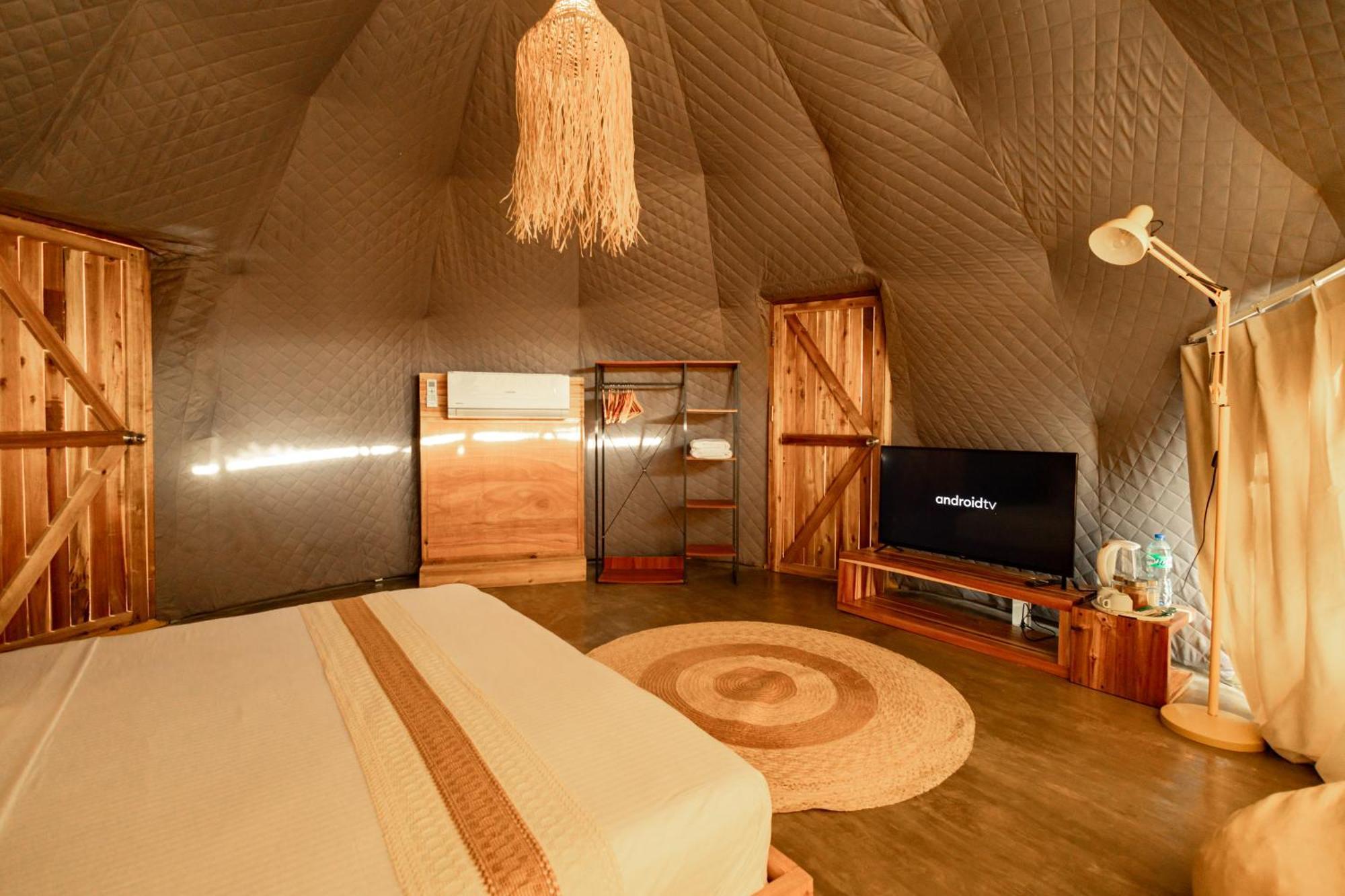 Luxury tent Domes And Dreams Lio Glamping