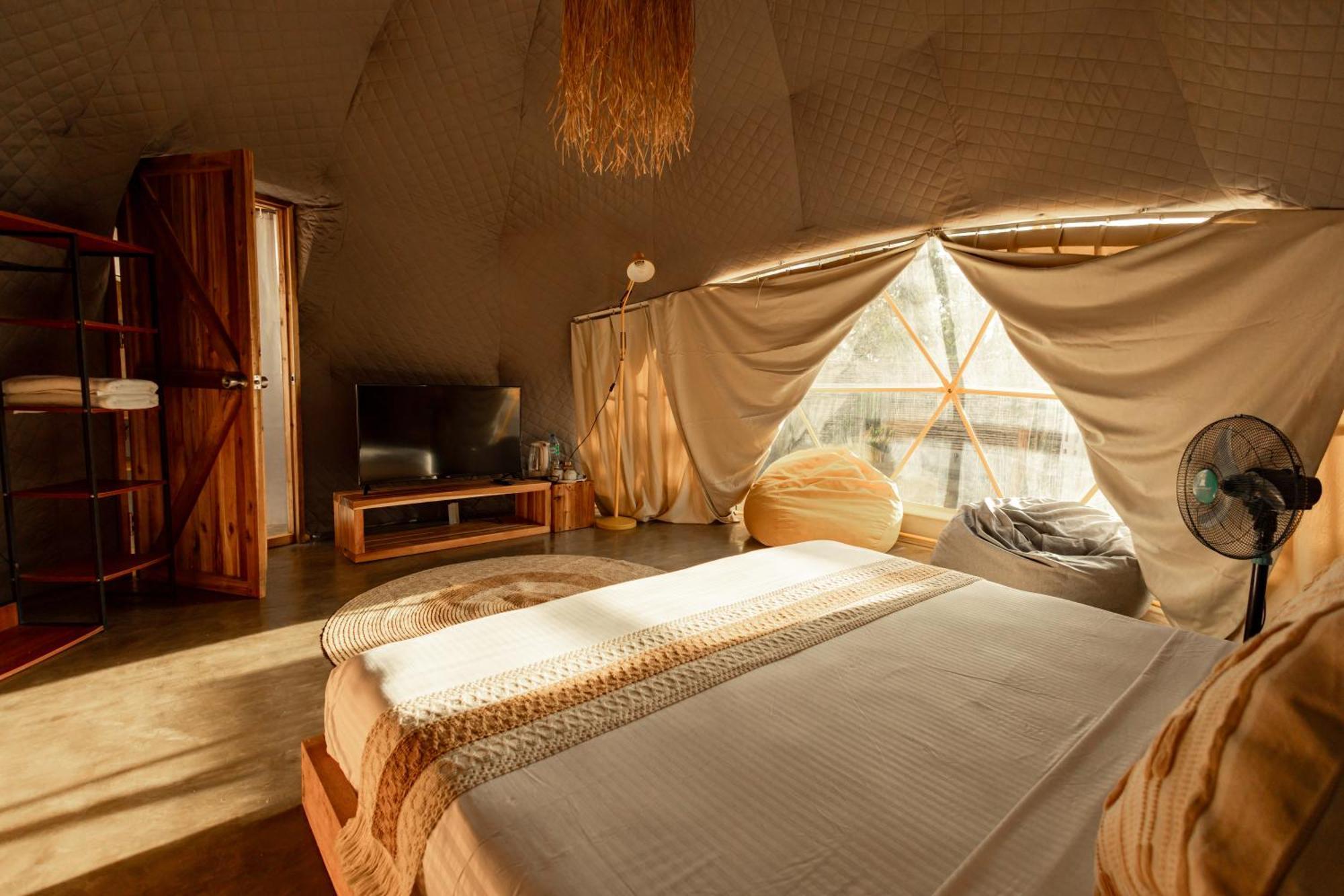 Luxury tent Domes And Dreams Lio Glamping