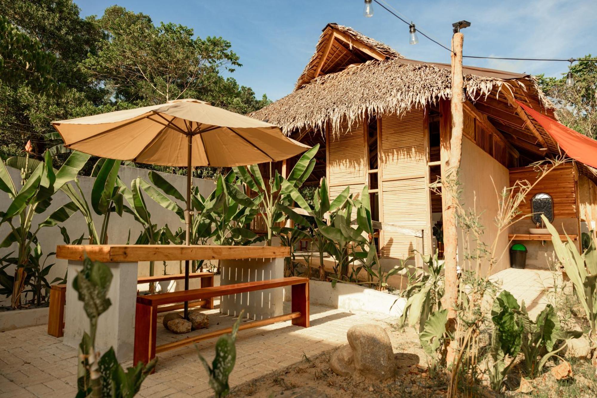 Domes And Dreams Lio Glamping Luxury tent