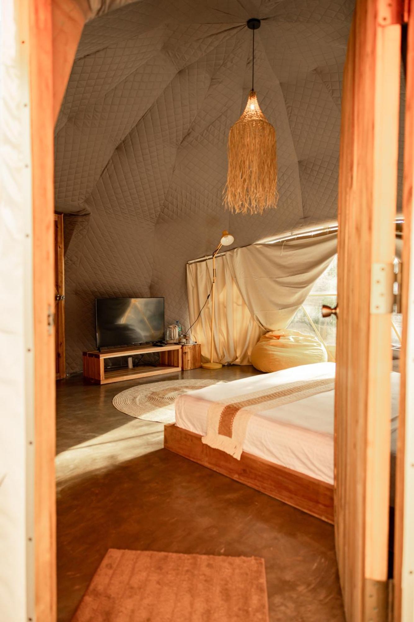 Domes And Dreams Lio Glamping Luxury tent *