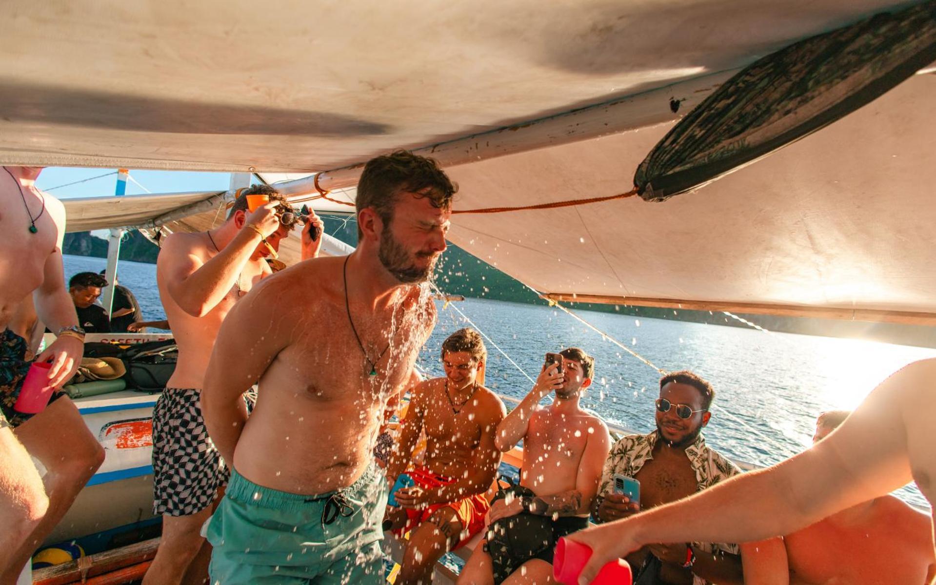 Mad Monkey Nacpan (adults Only)
