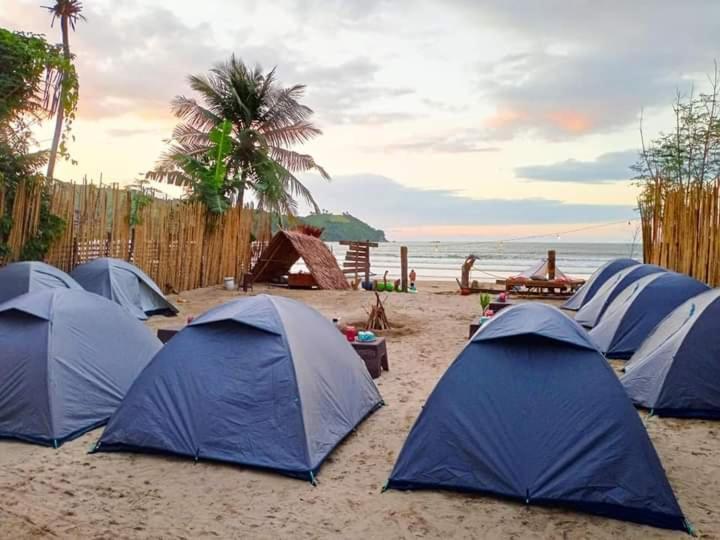Campsite Bucana Kamp Payapa Beachfront *