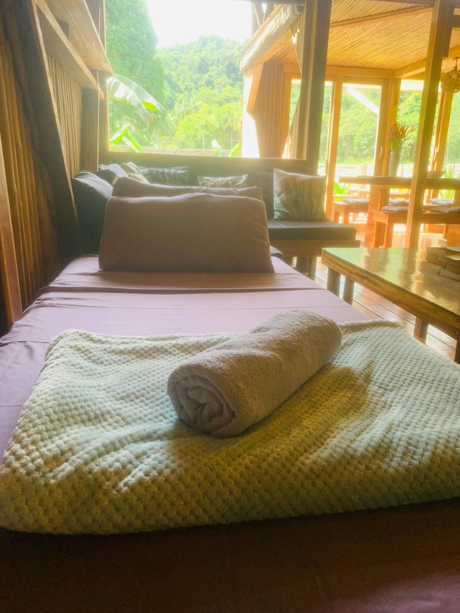 Palayan - With Views, Garden And Pool