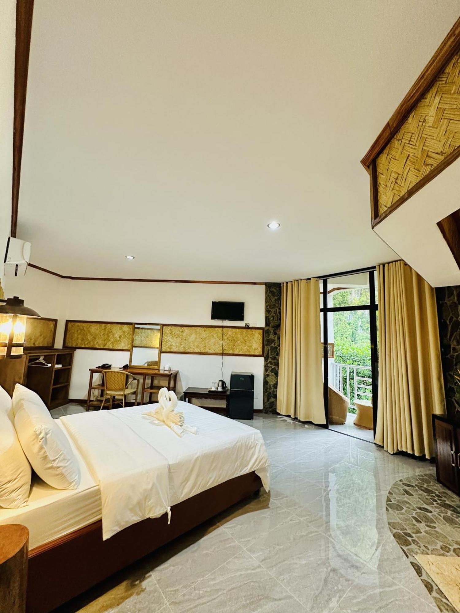 Viewdeck Inn 2*
