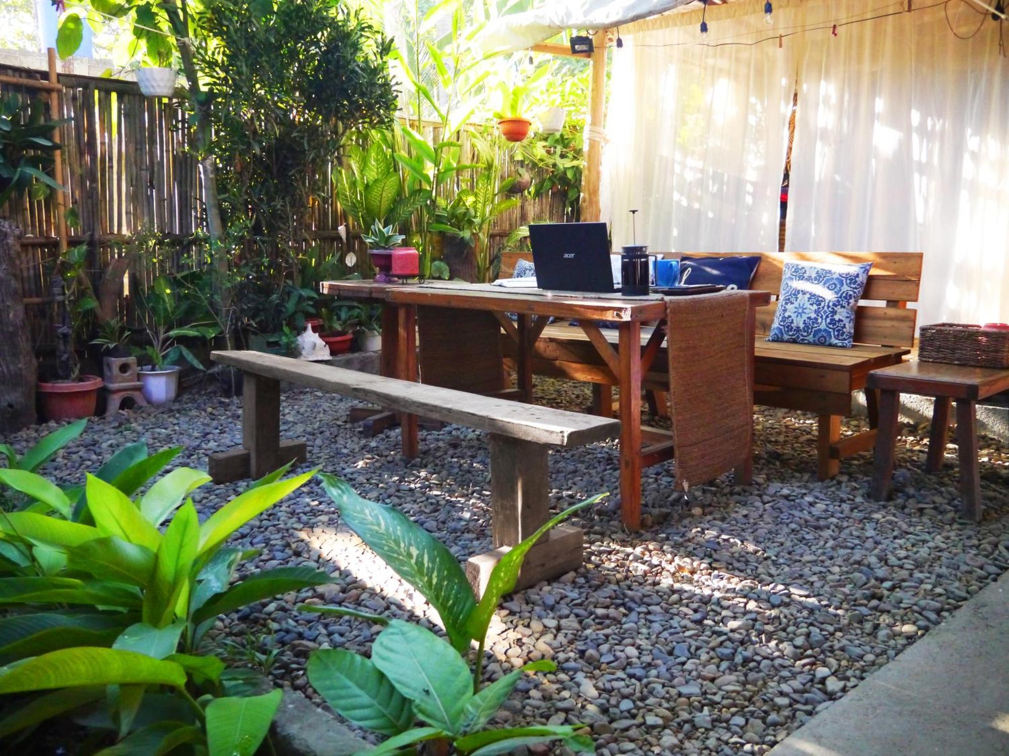 Lazy Juan House Nacpan Hostel