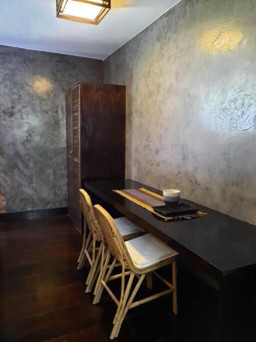 El Nido, Lugadia, Concrete House With Small Garden *