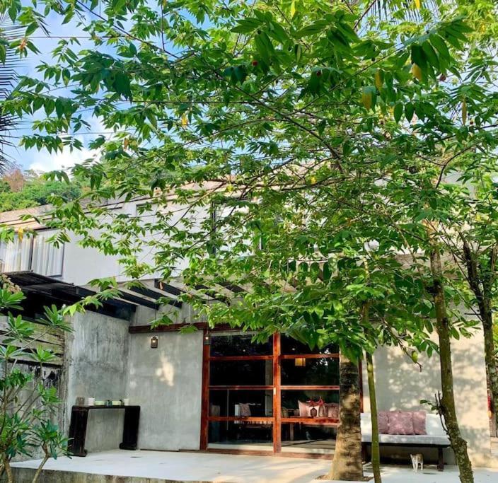 El Nido, Lugadia, Concrete House With Small Garden Casa vacanze *