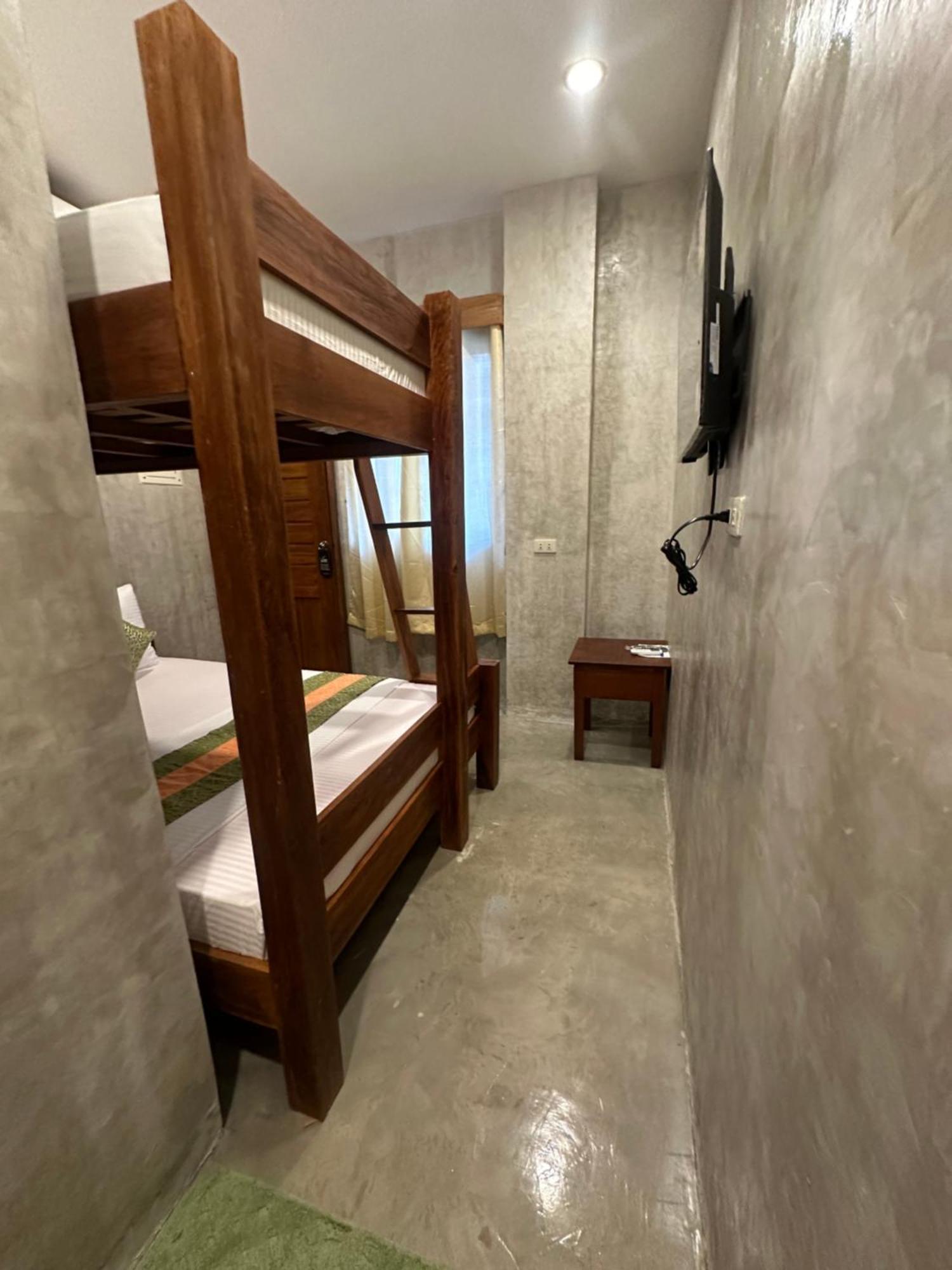 Rl Harbor Annex Hotel 2*