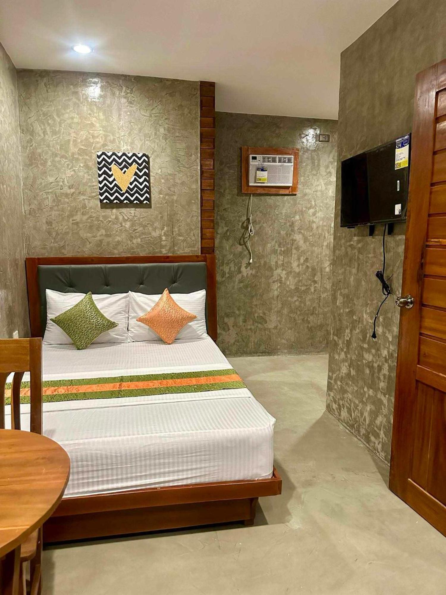 Rl Harbor Annex Hotel