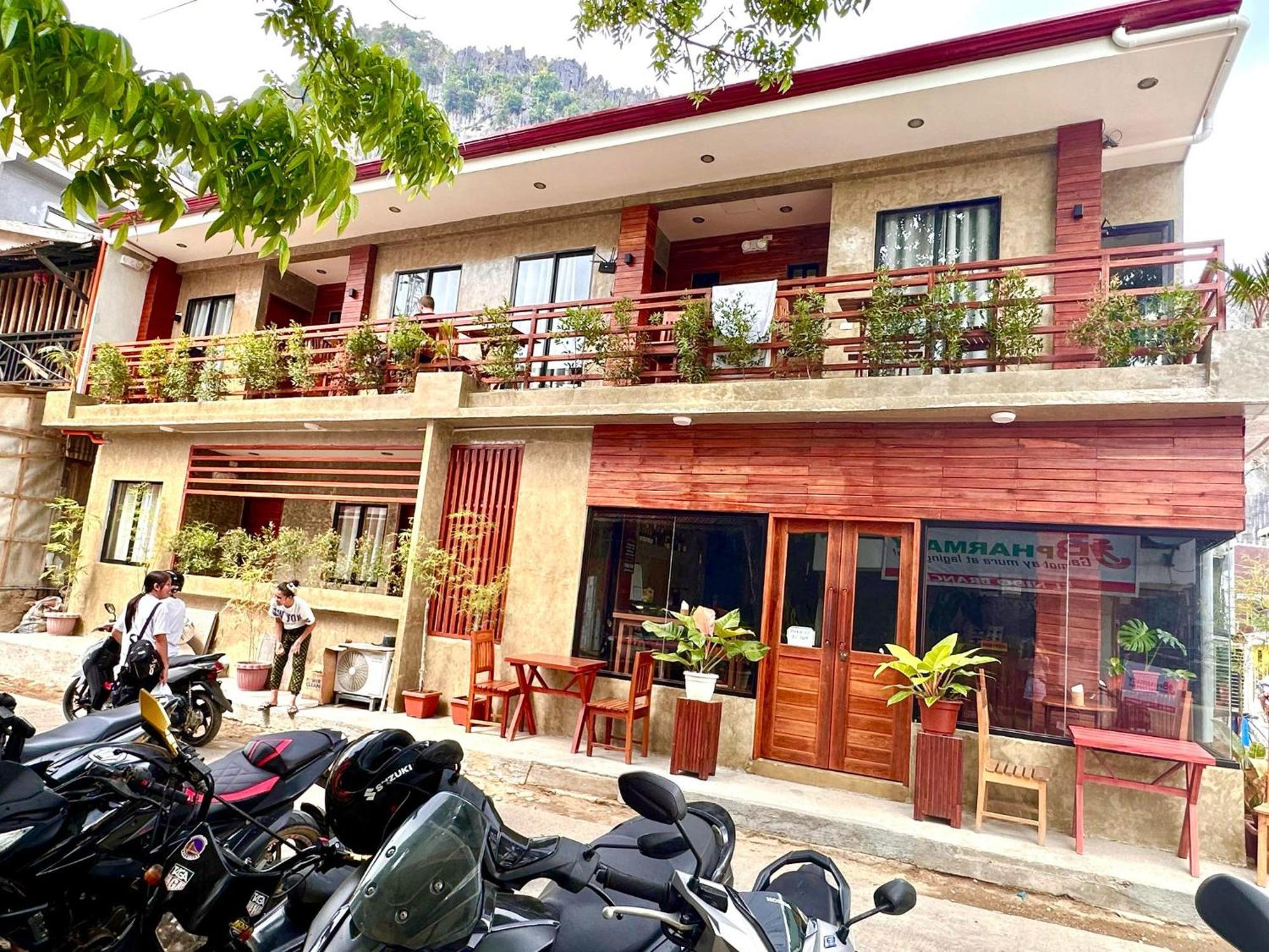 Rl Harbor Annex Hotel