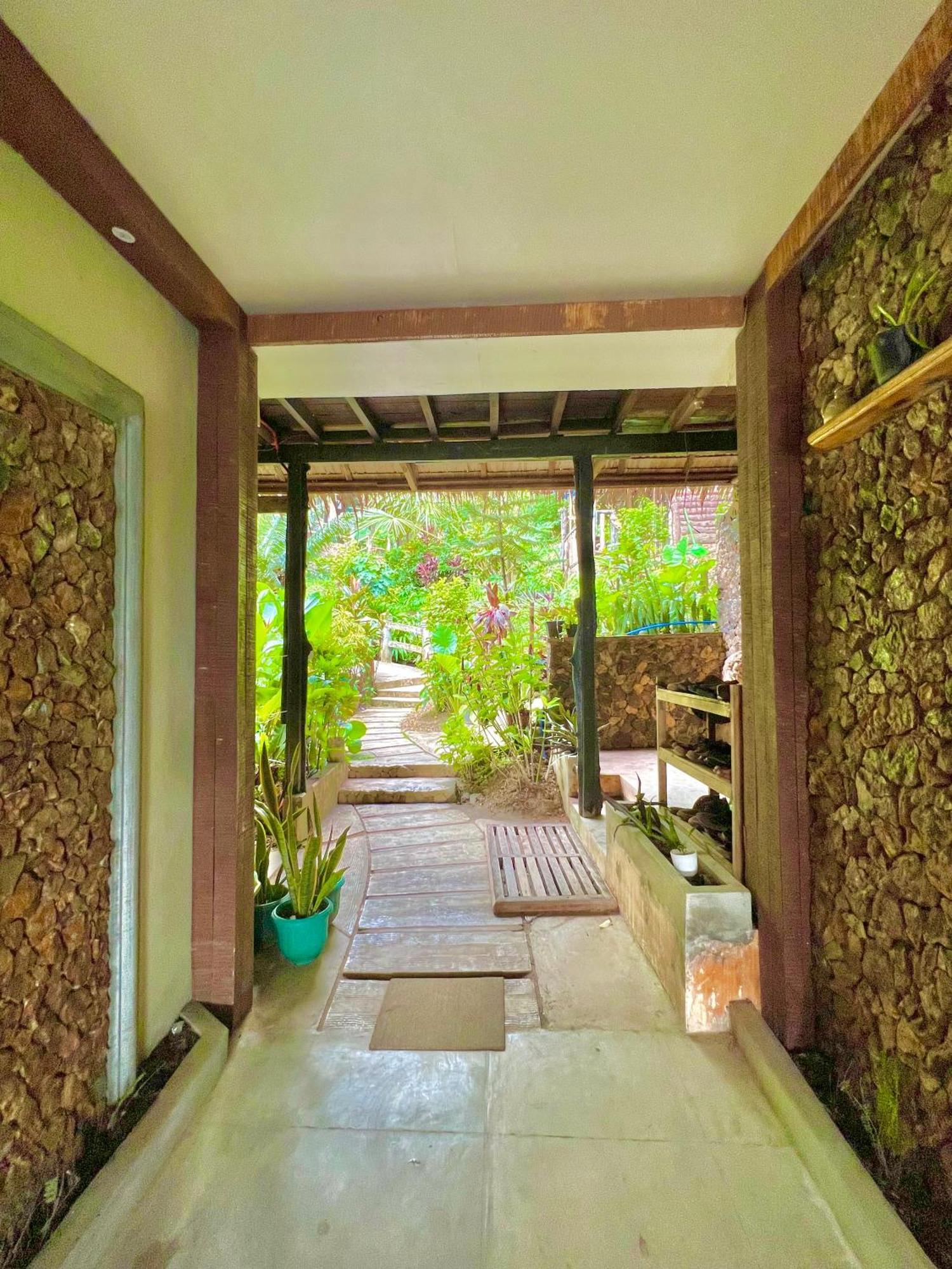 Novie's Tourist Inn El Nido