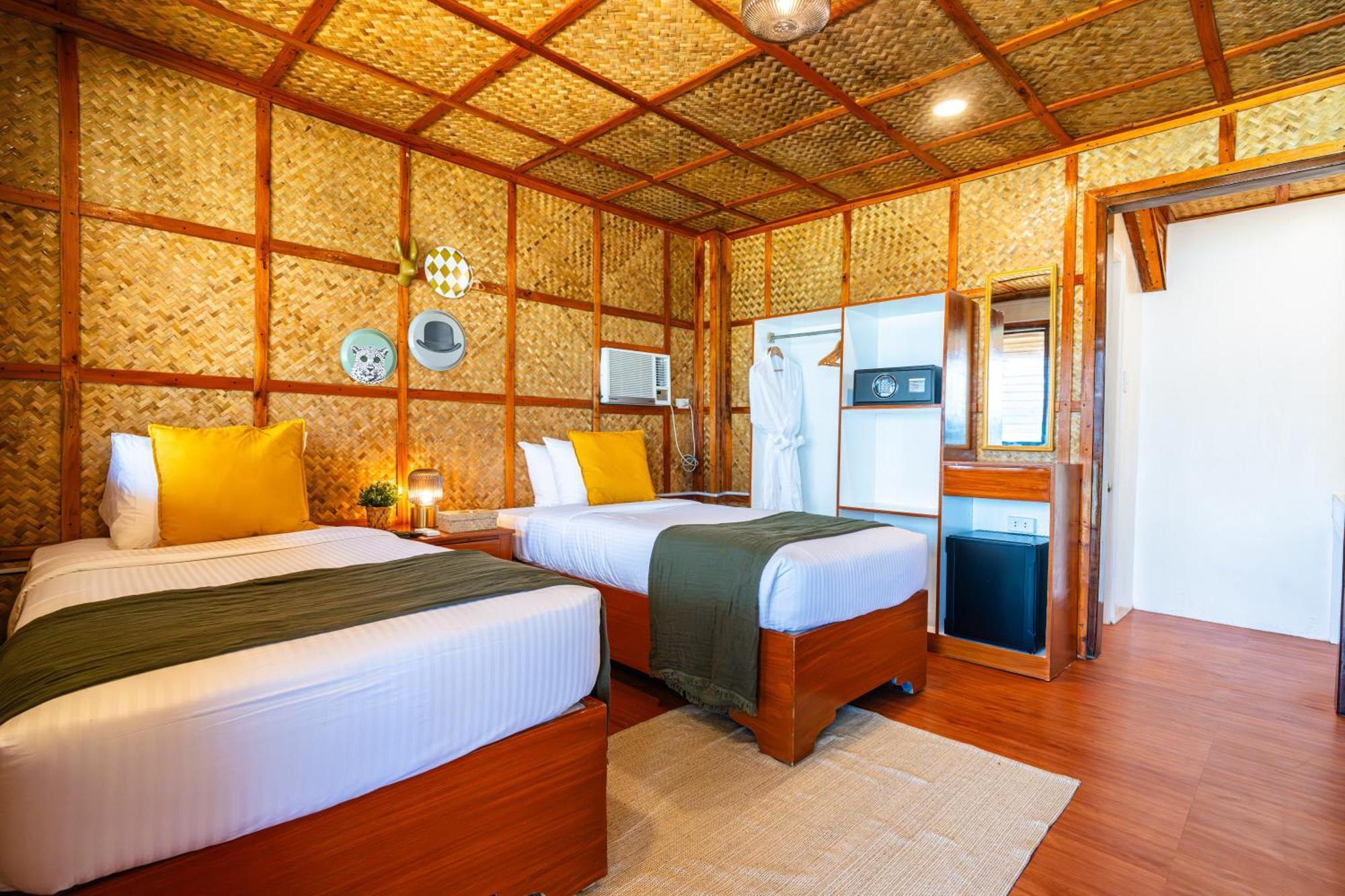 Huts Bed & Breakfast