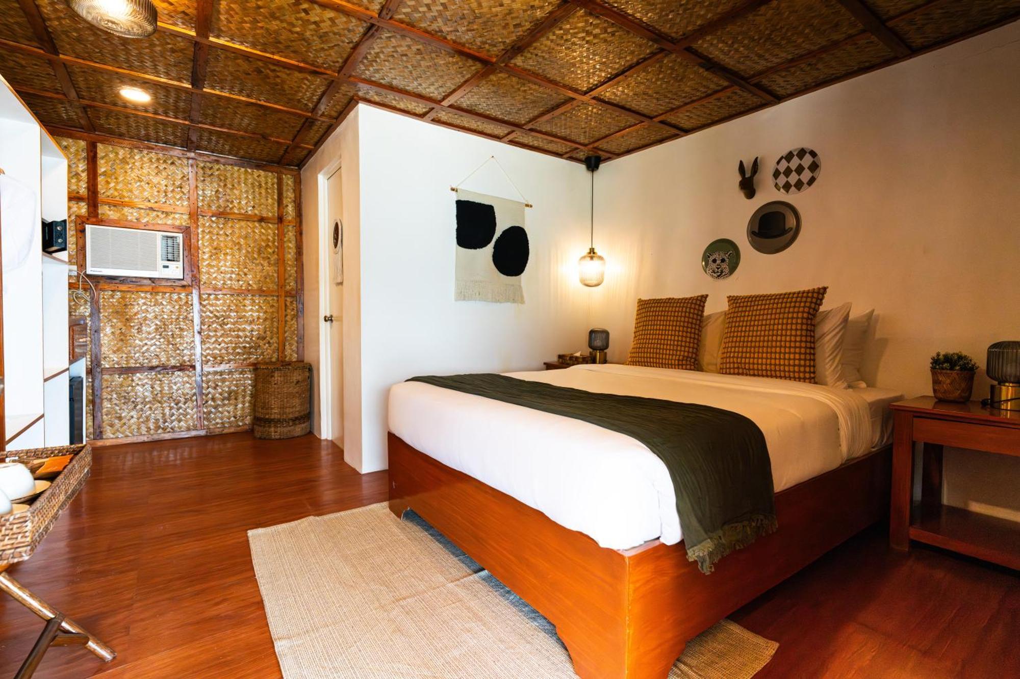 Bed & Breakfast Huts