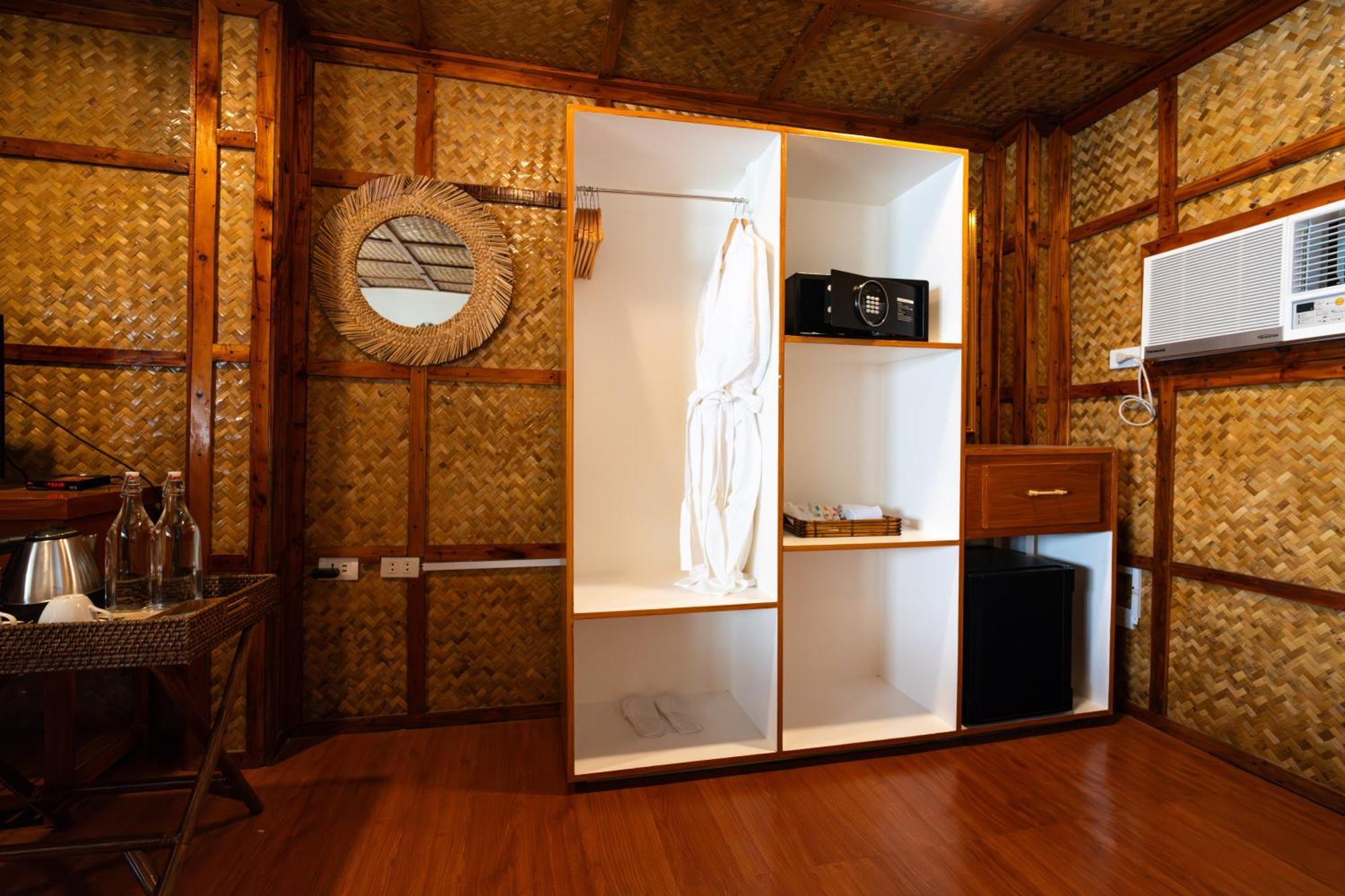 Bed & Breakfast Huts El Nido