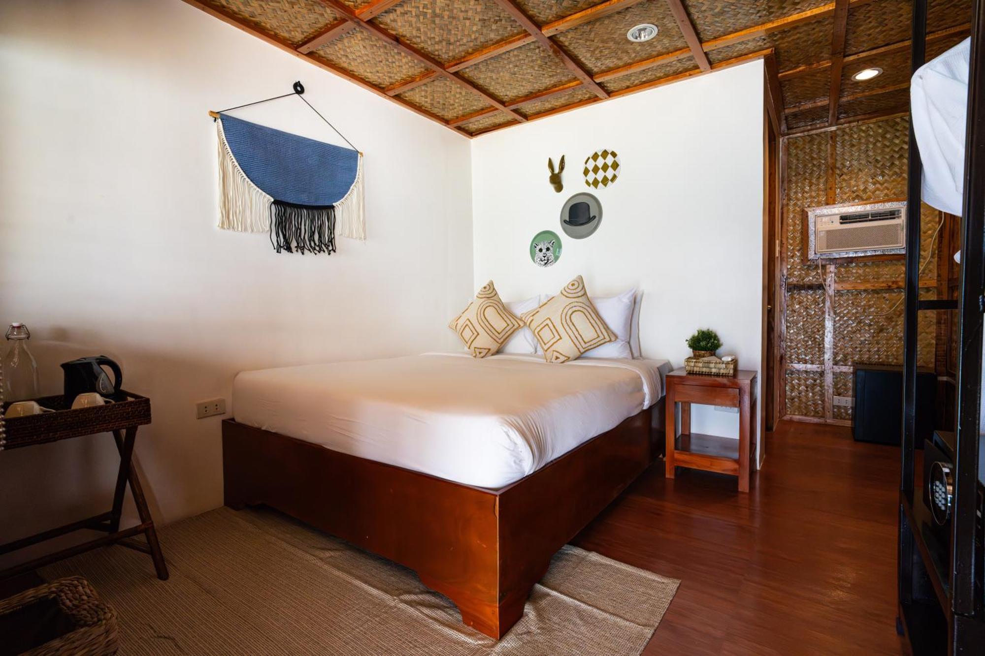 Bed & Breakfast Huts El Nido