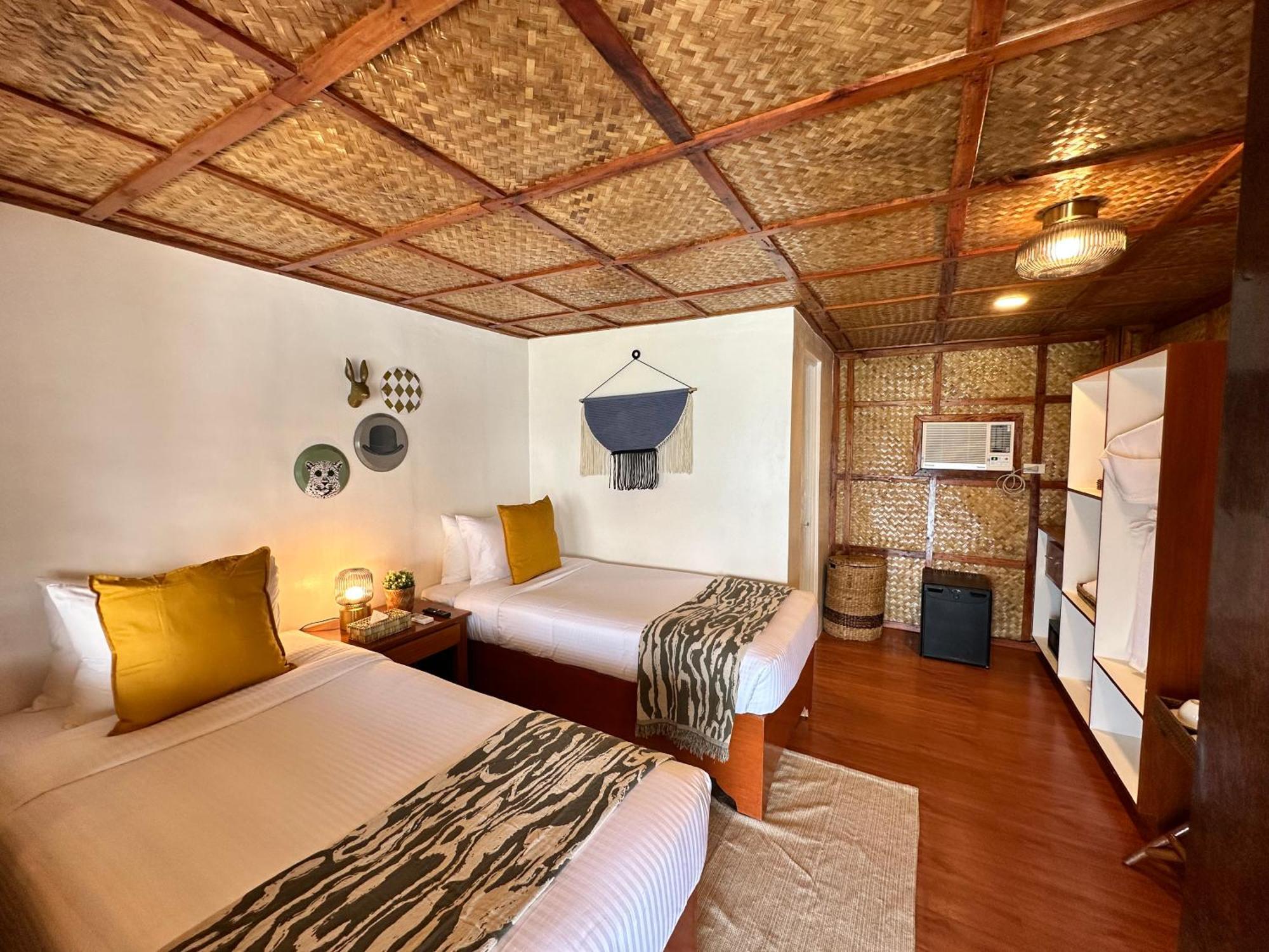 Huts El Nido
