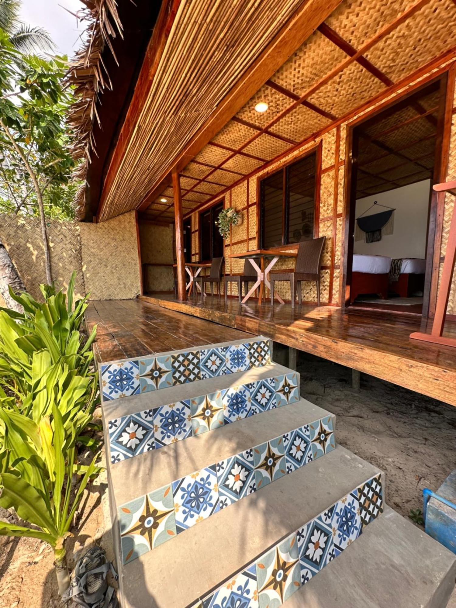Huts El Nido