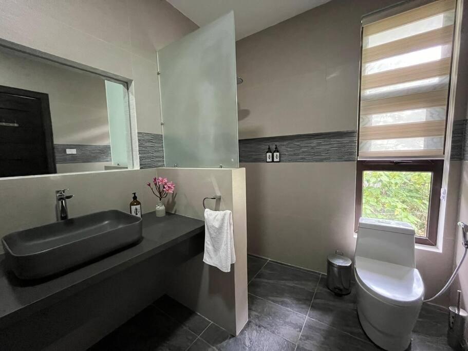 Serene Icaro In Downtown With Cliff View Villa *