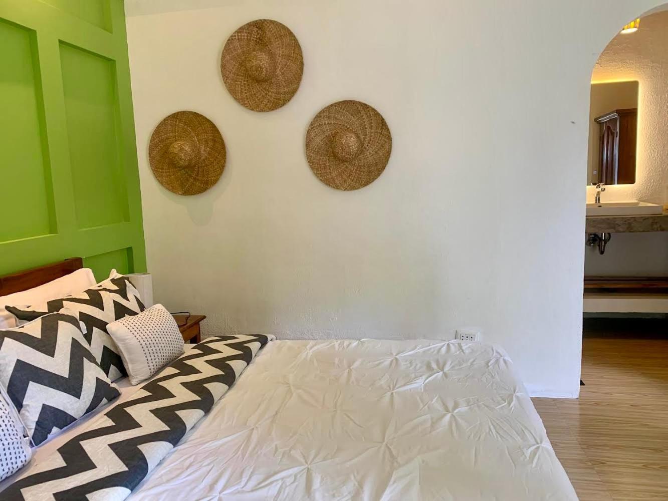 Bakoko Garden Bed & Breakfast *