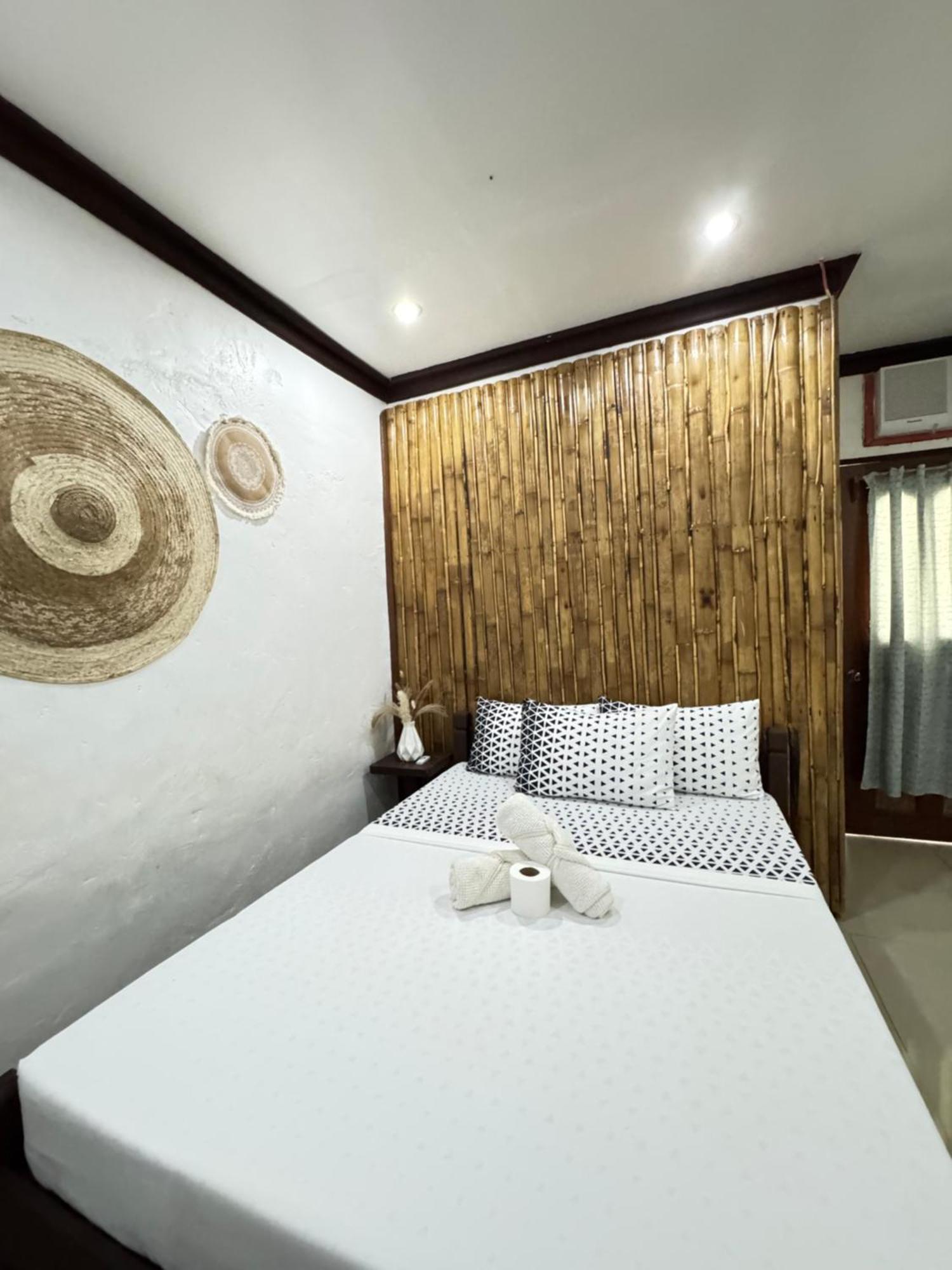 Aquaholik Traveler's * El Nido
