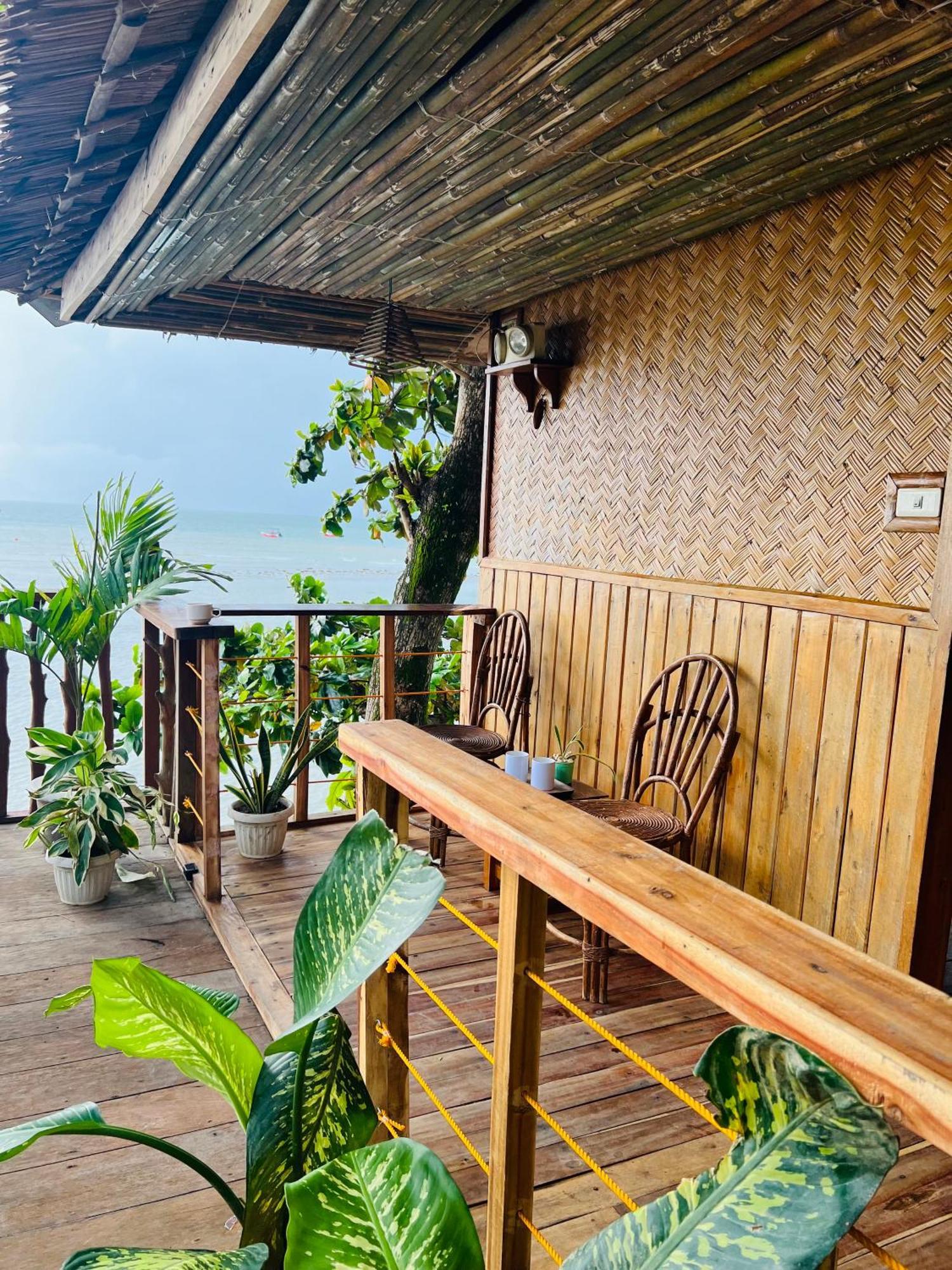 Hut Sunset View Guest house *