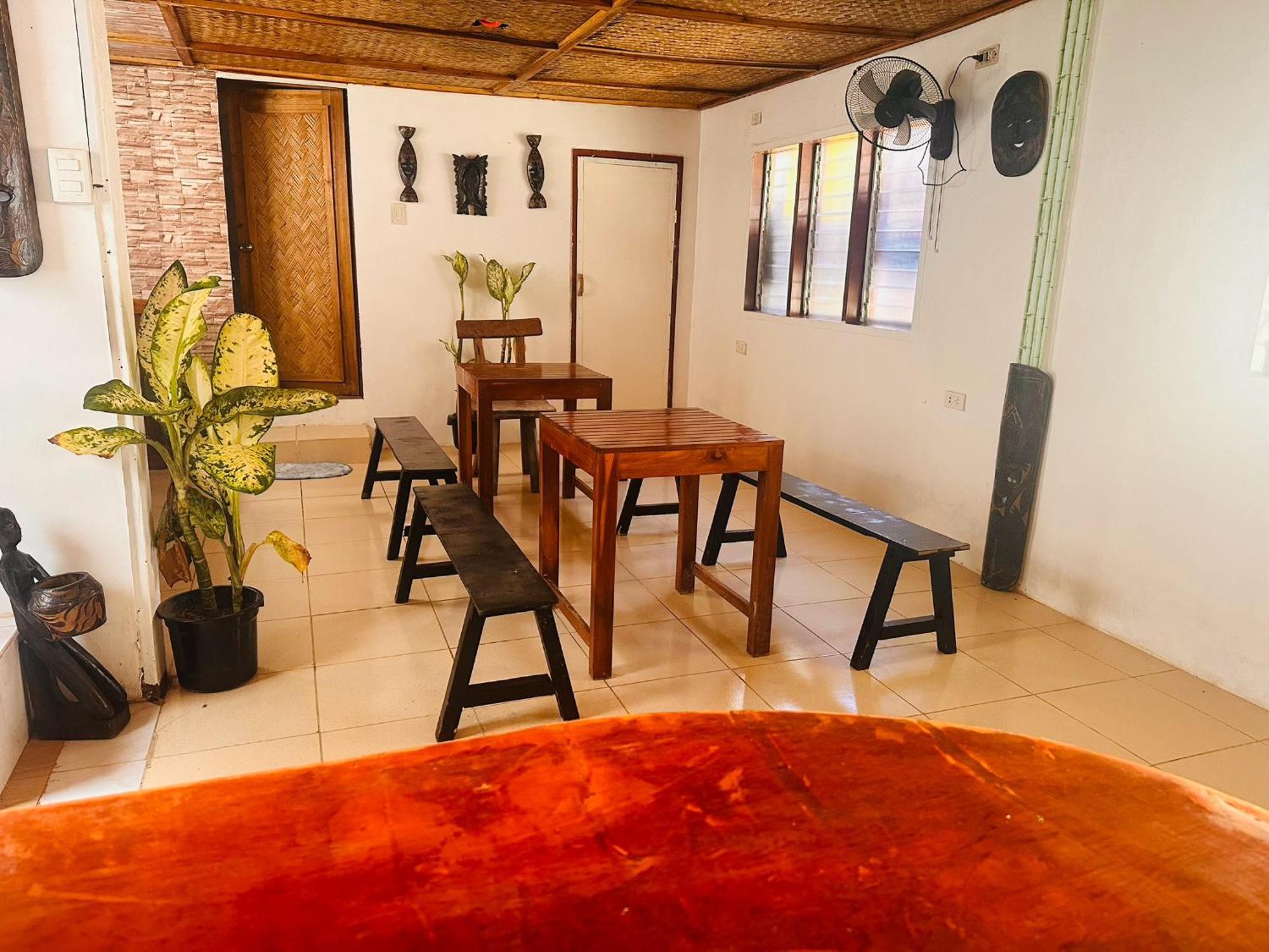 Hangout's Hostel El Nido