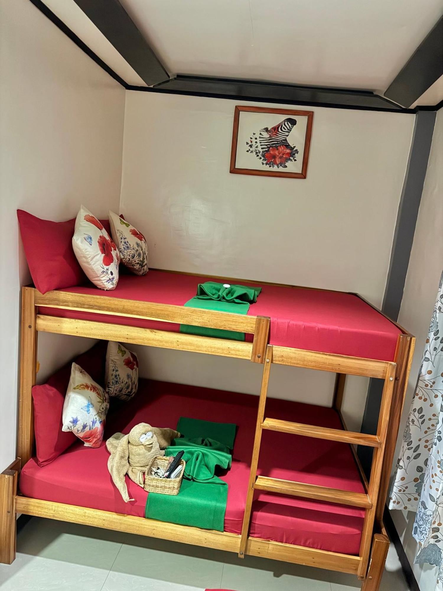 Lolo Bob's Bed & Breakfast 3*