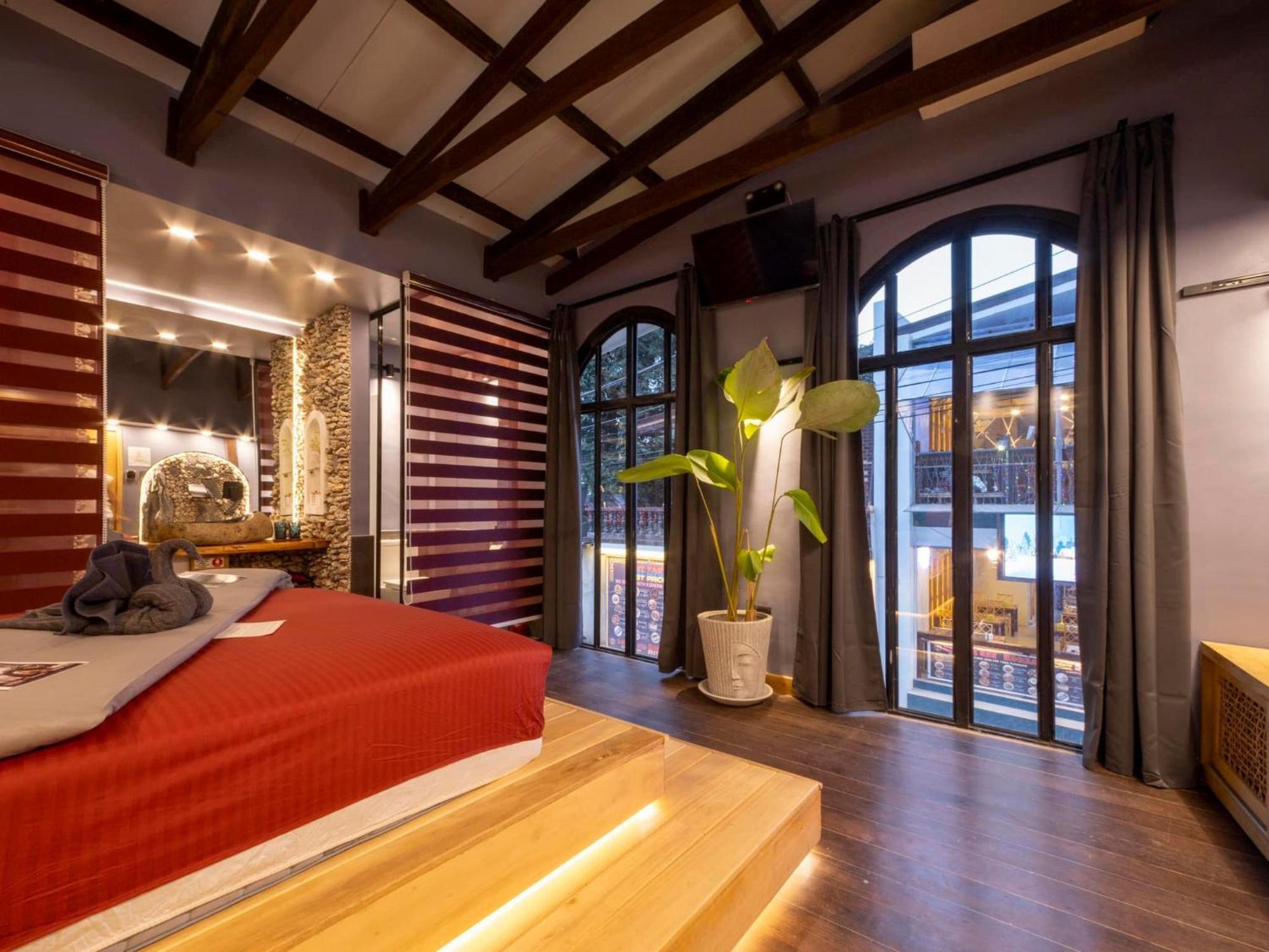 Rockinnest Hotel