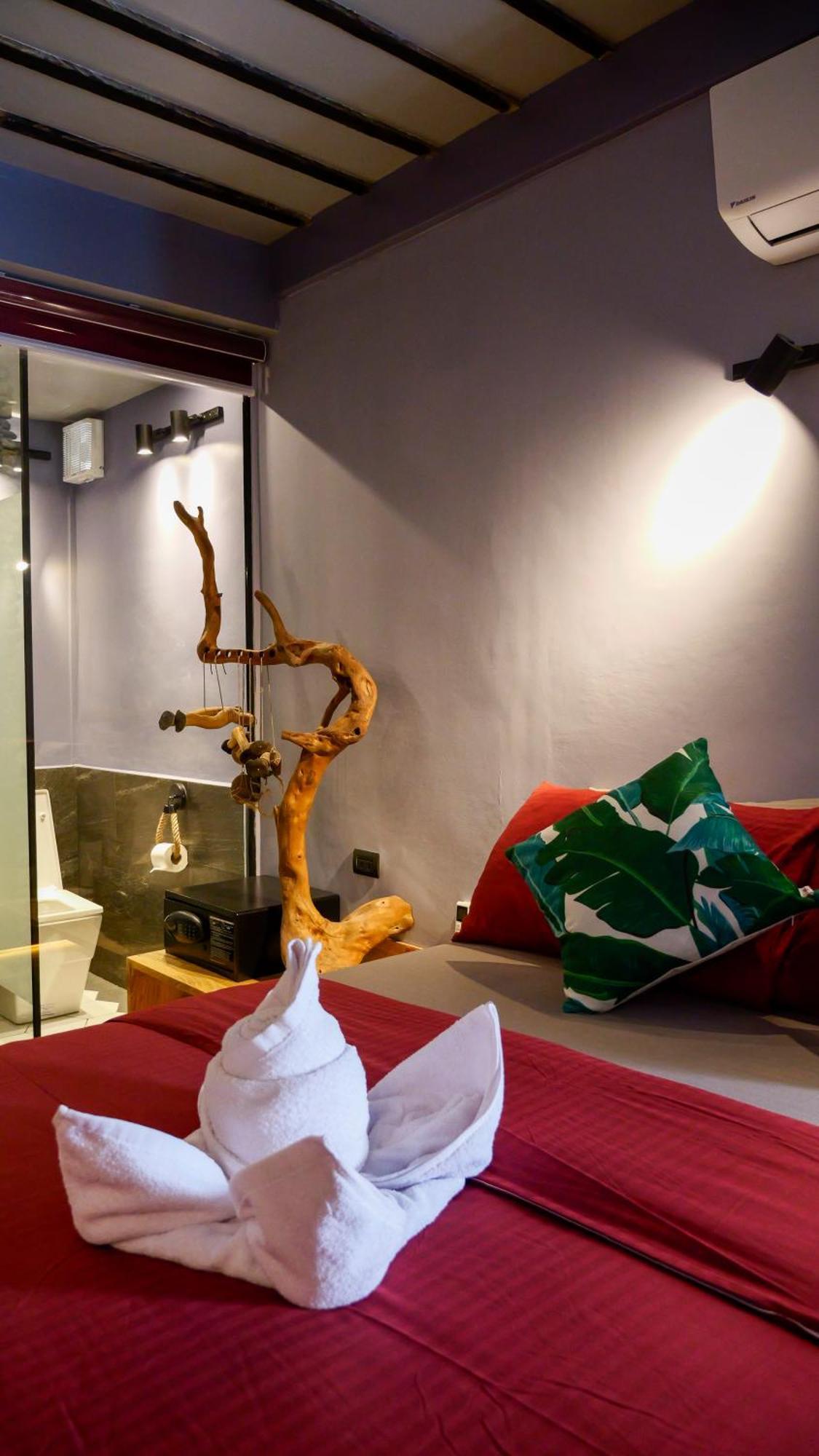 Rockinnest Hotel *
