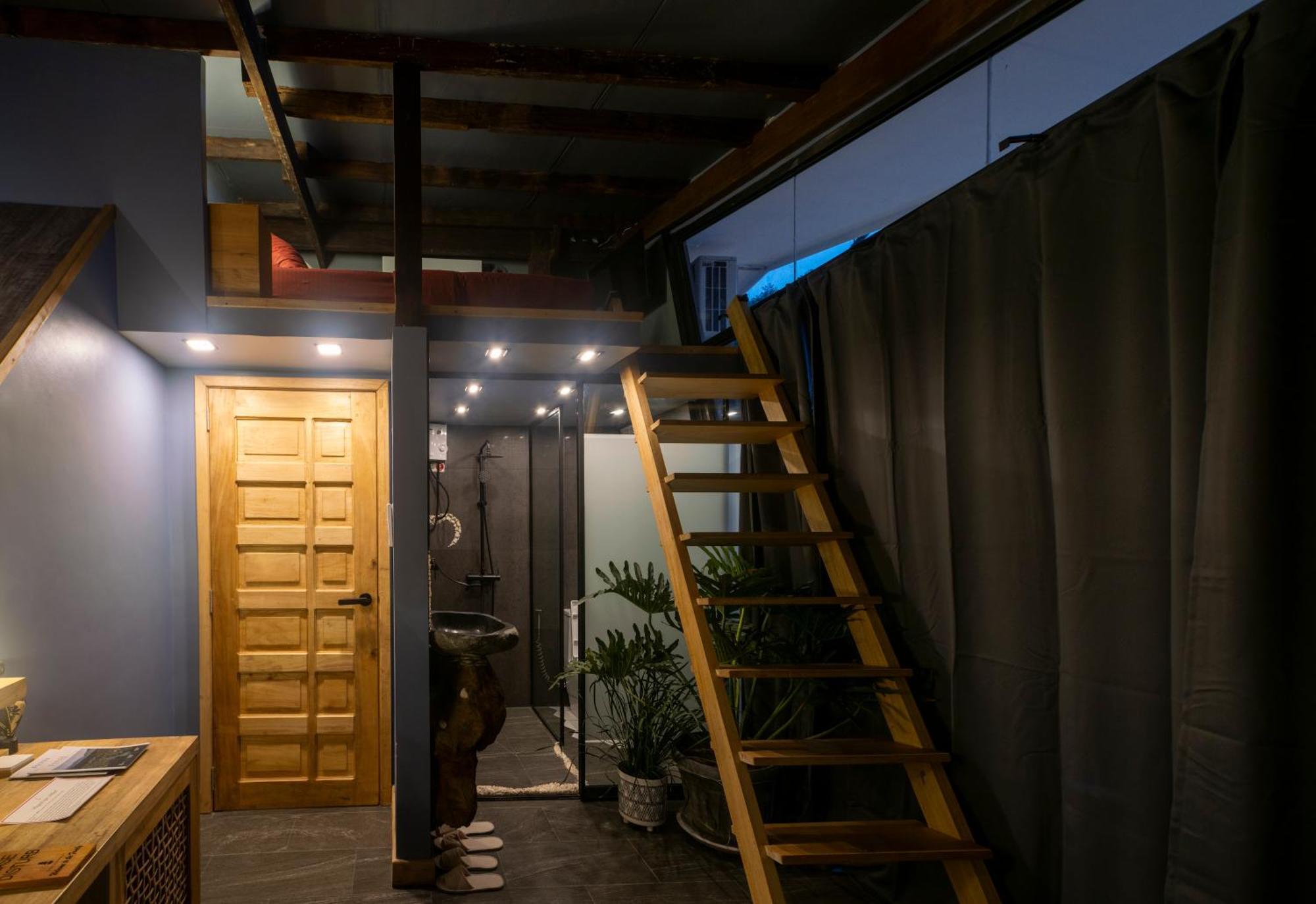 Rockinnest Hotel *