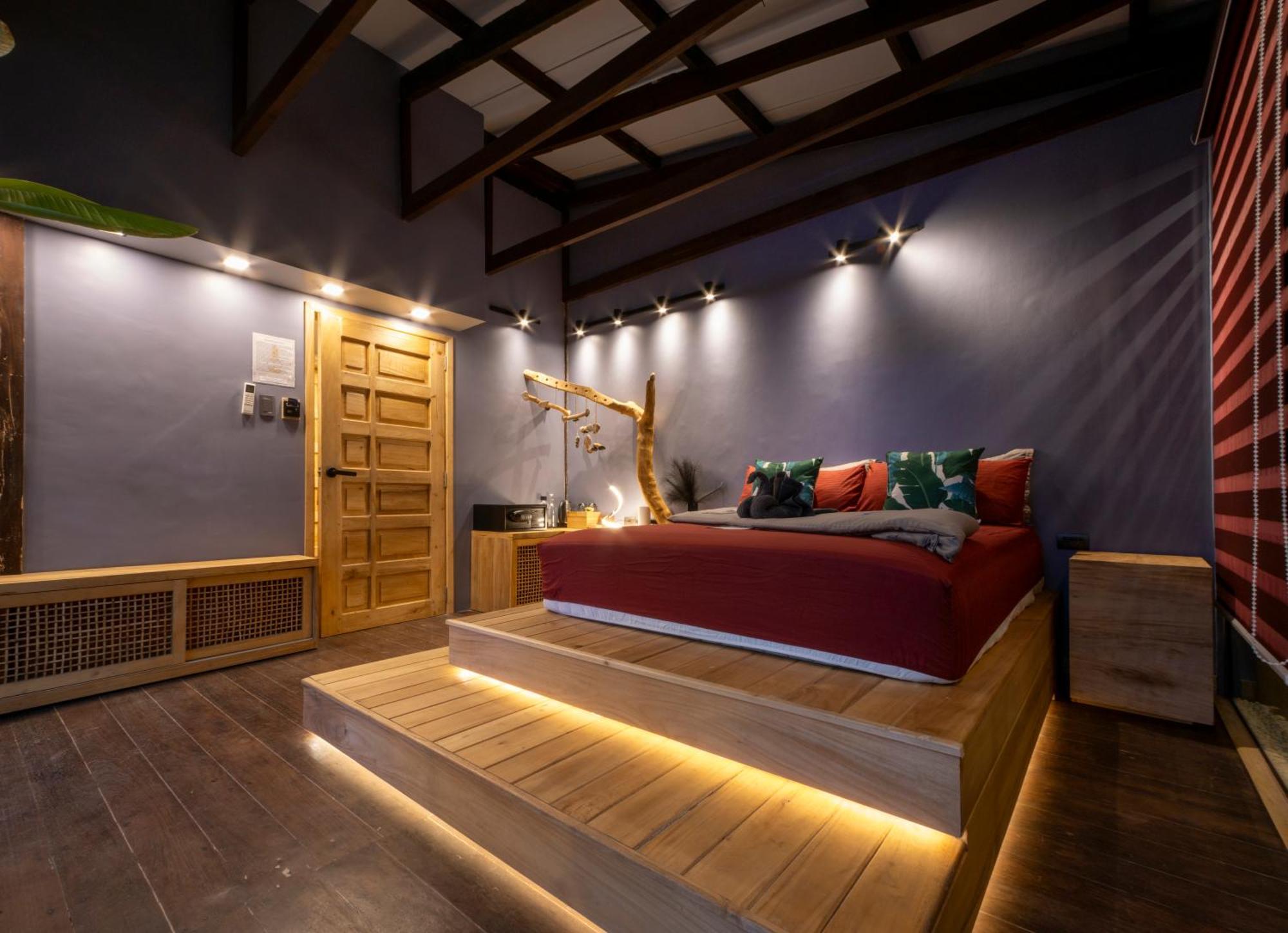 Rockinnest Hotel *