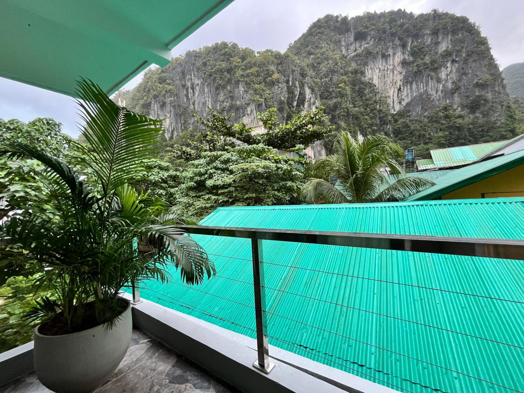 Serene Icaro In Downtown With Cliff View * El Nido
