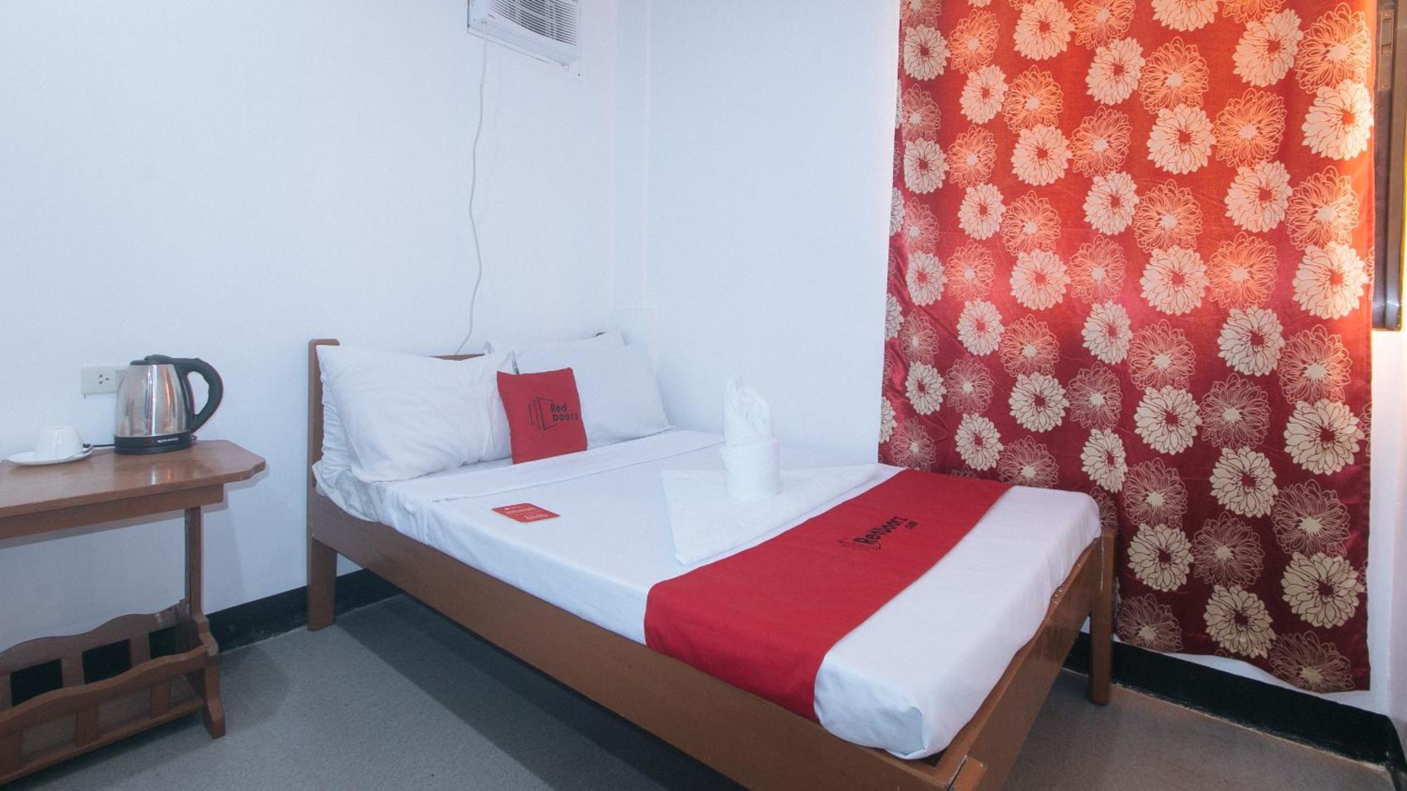 Hotel Reddoorz @ Lualhati Garden Palawan El Nido