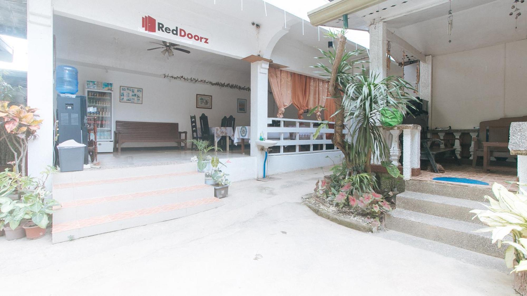 Hotel Reddoorz @ Lualhati Garden Palawan El Nido