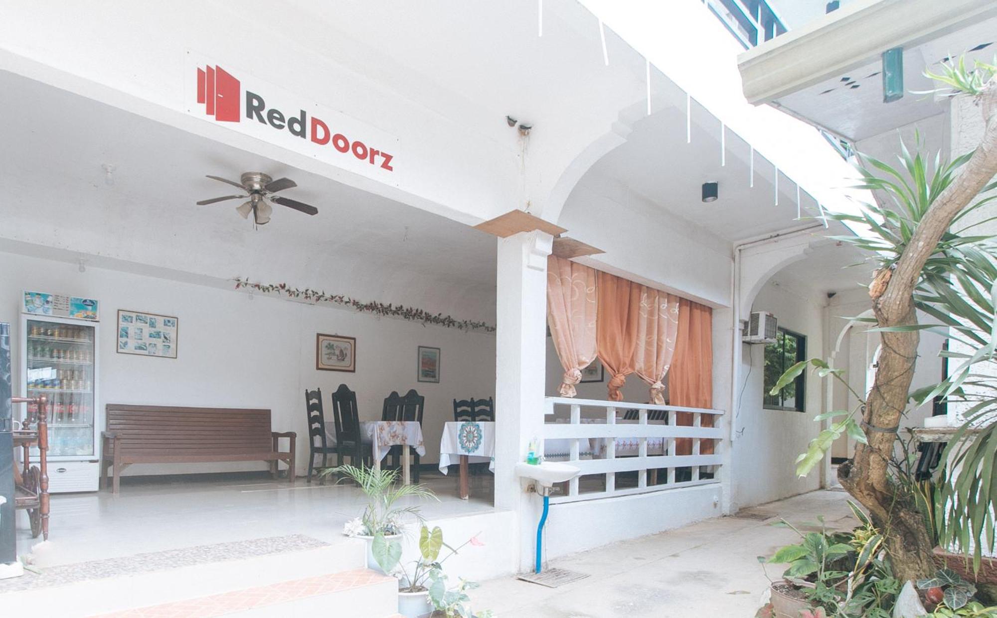 Reddoorz @ Lualhati Garden Palawan Hotel 2*