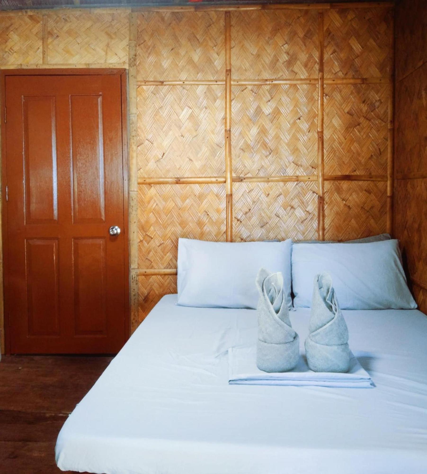 Hotel White