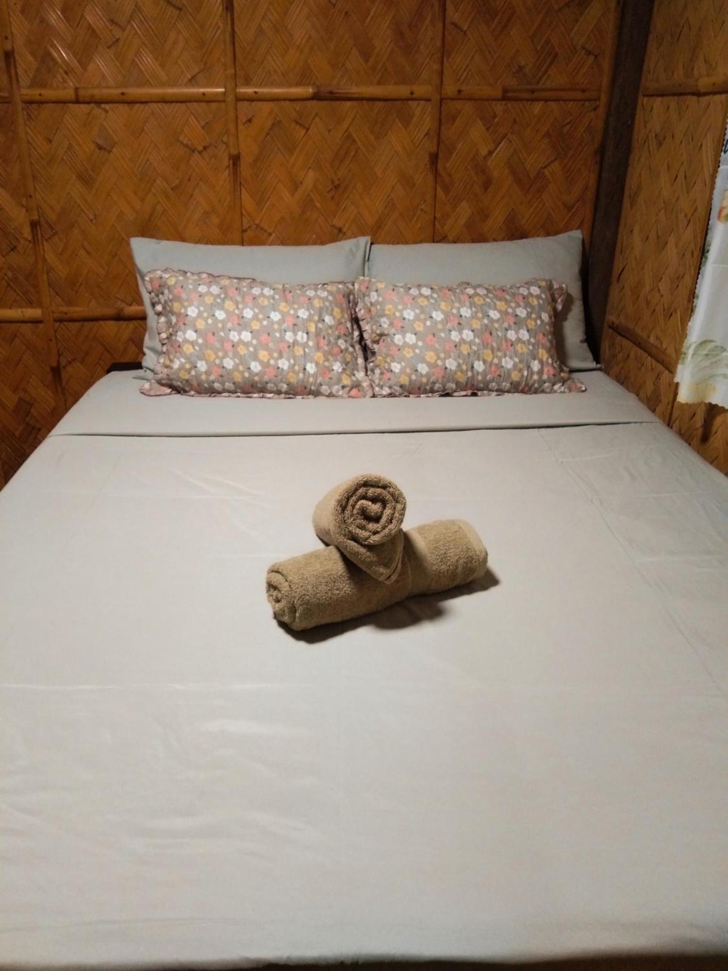 Hotel White