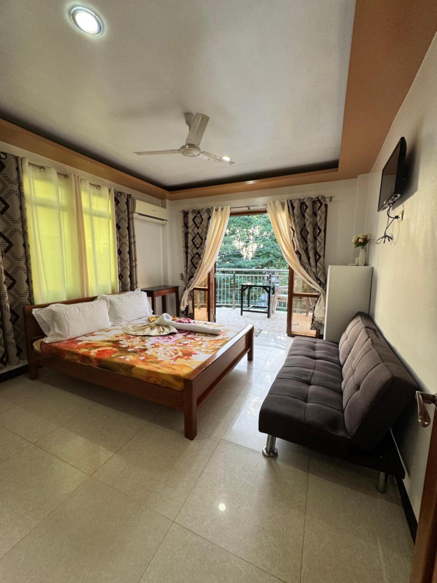 Buena's Haven Travelodge Guest house 2*