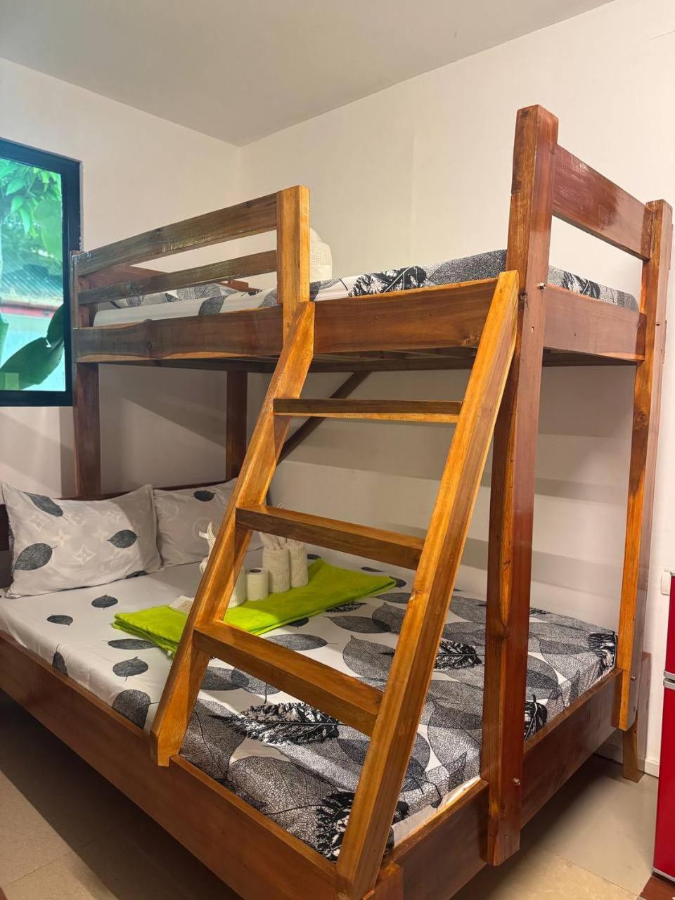 Aquaholik Bunk Bed * El Nido