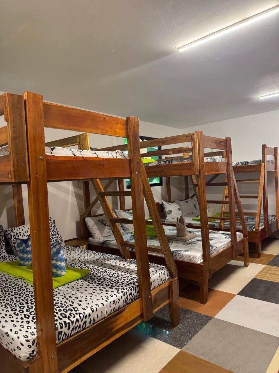 Aquaholik Bunk Bed Bed & Breakfast *