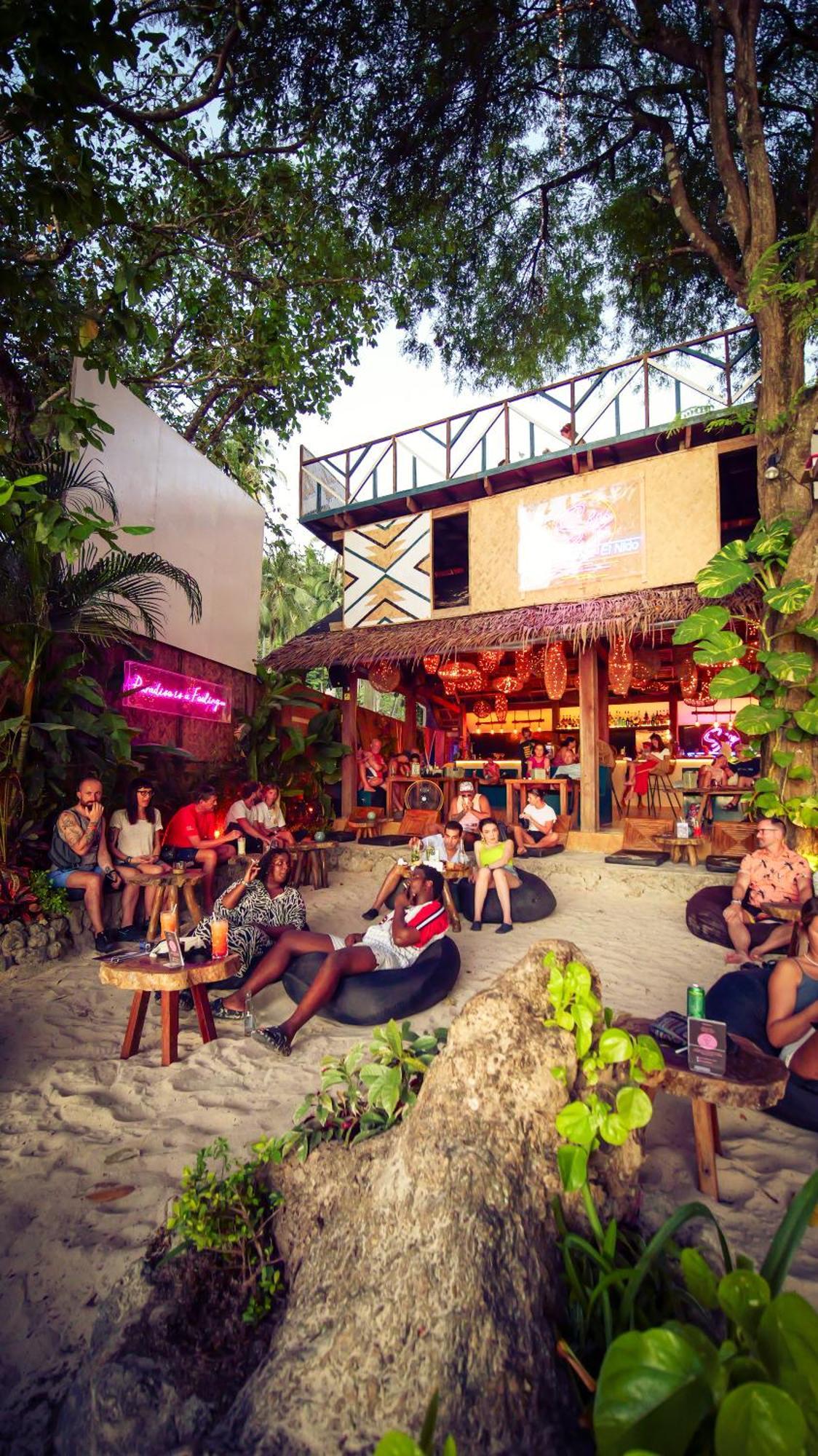 Sip Sunset And Lounge