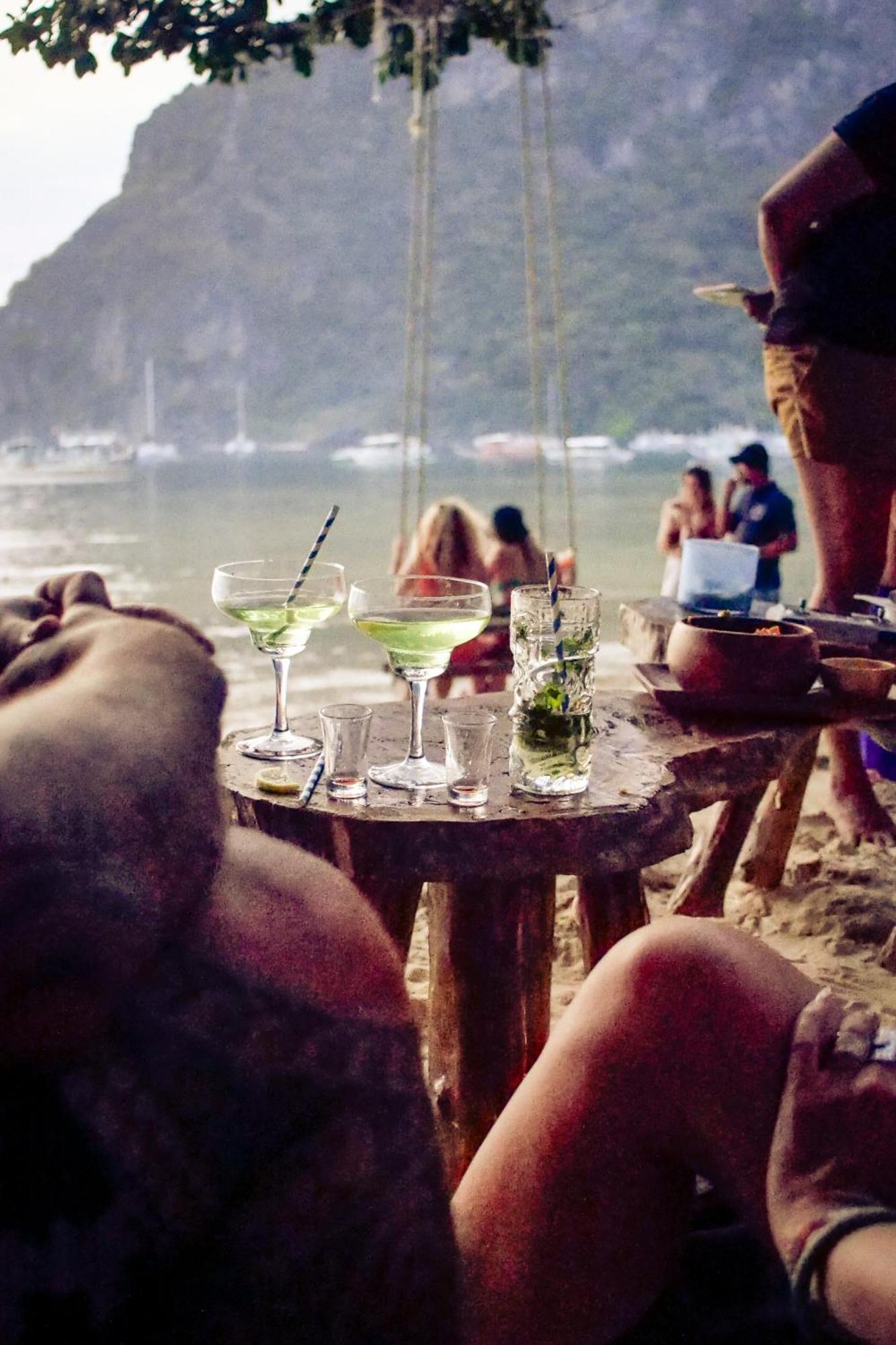 Sip Sunset And Lounge