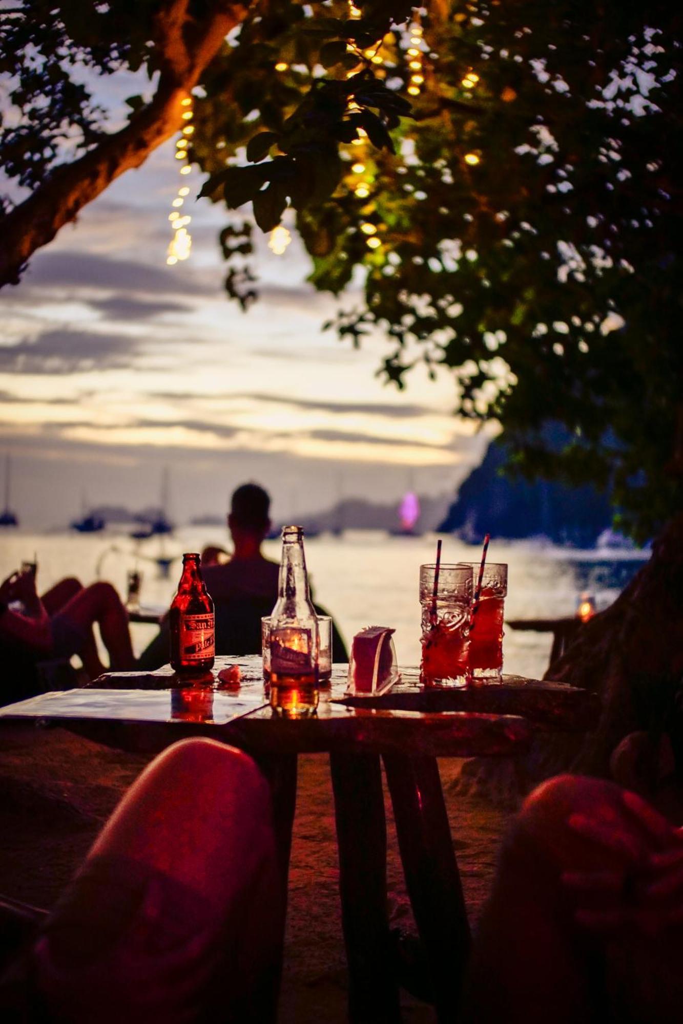 Sip Sunset And Lounge