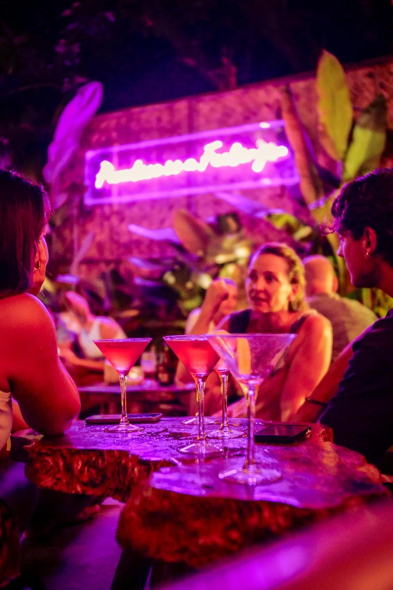 Sip Sunset And Lounge *
