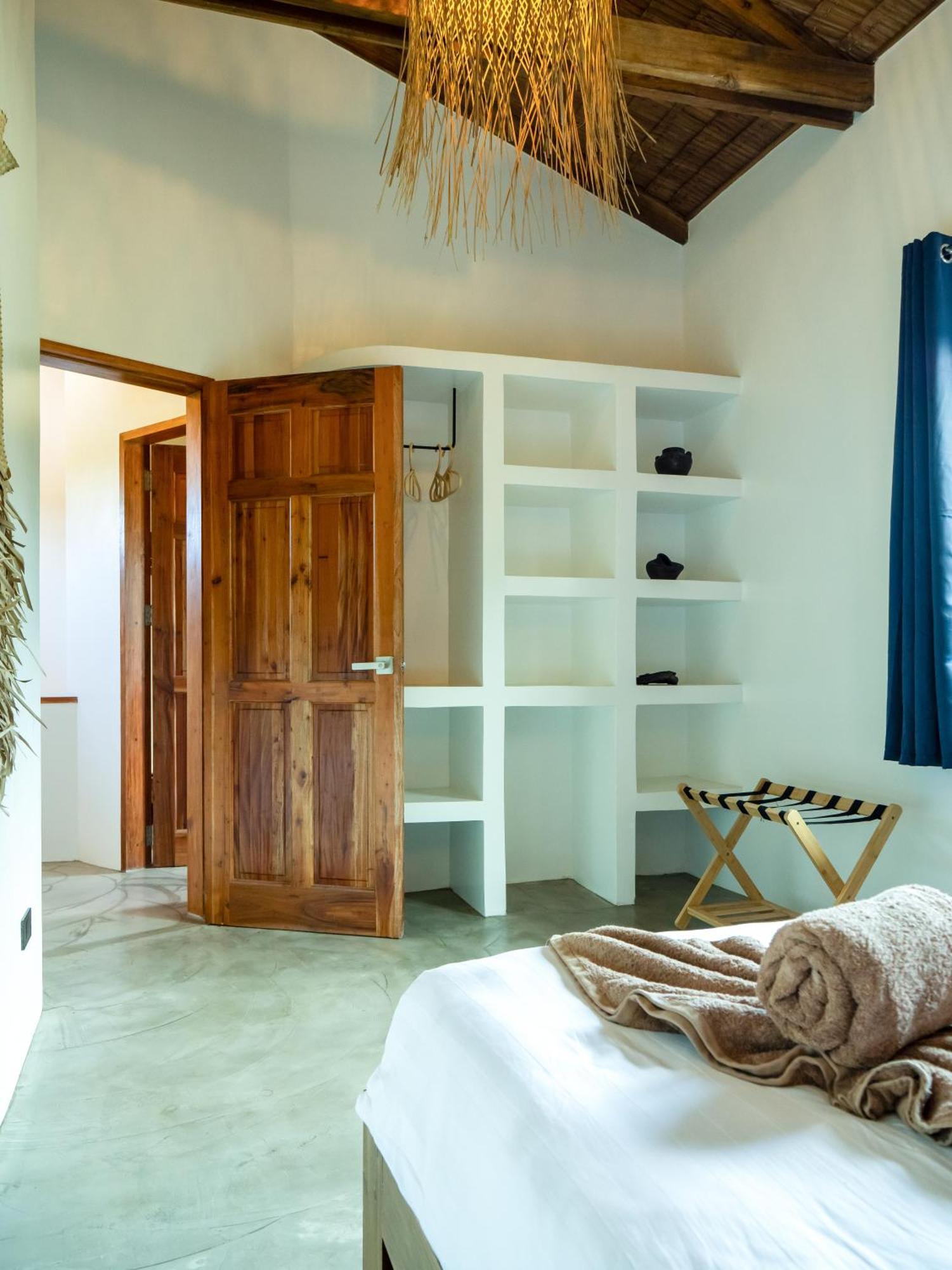 Dilaw Villa *